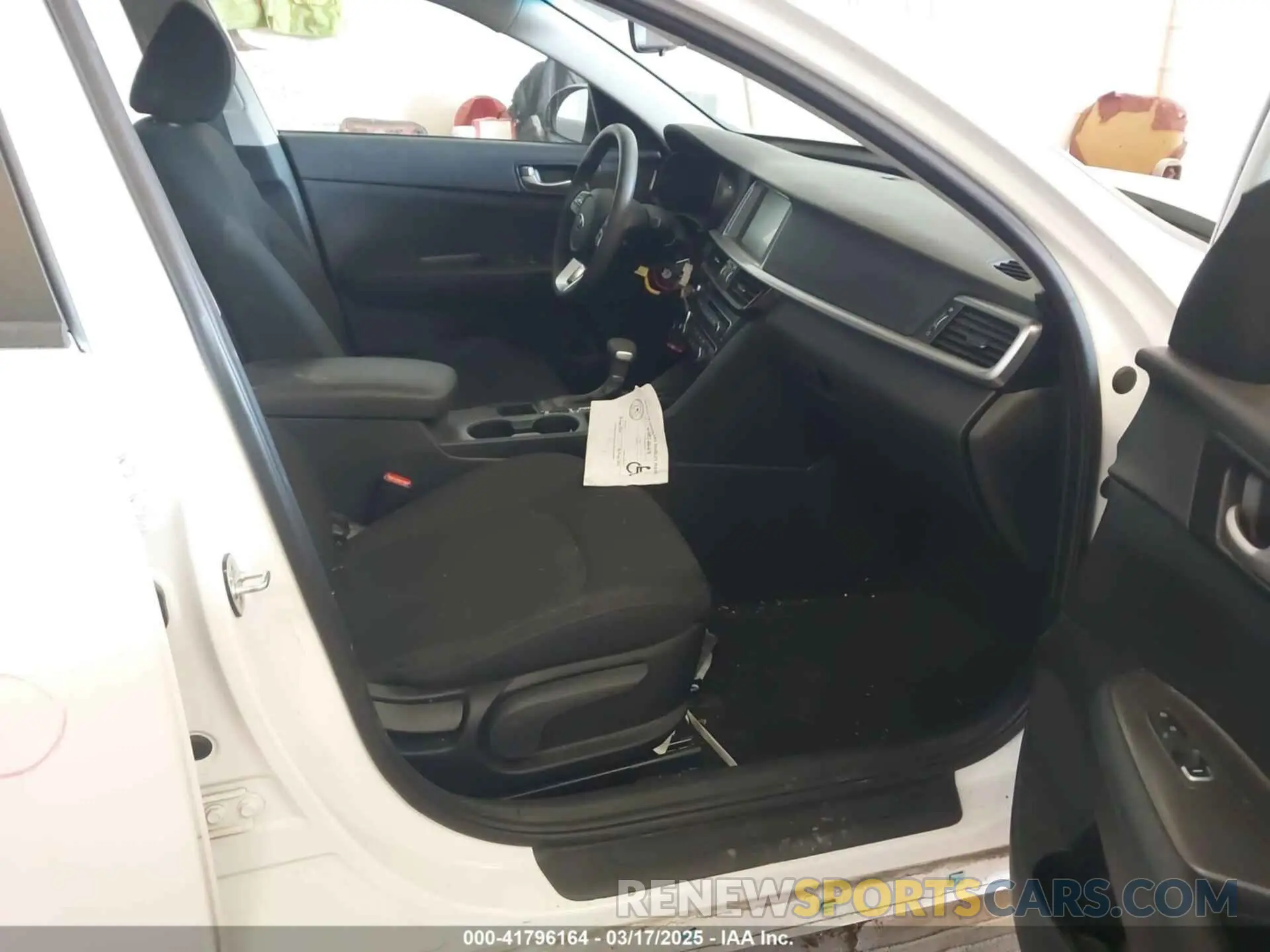 5 Photograph of a damaged car 5XXGT4L38KG334846 KIA OPTIMA 2019
