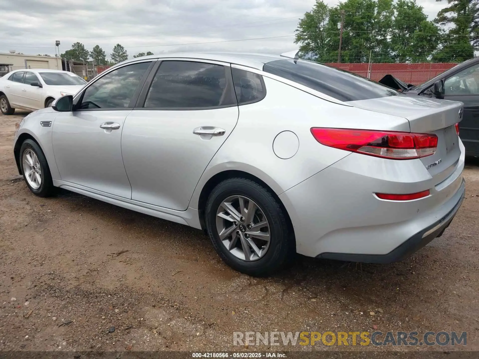 3 Photograph of a damaged car 5XXGT4L38KG342820 KIA OPTIMA 2019