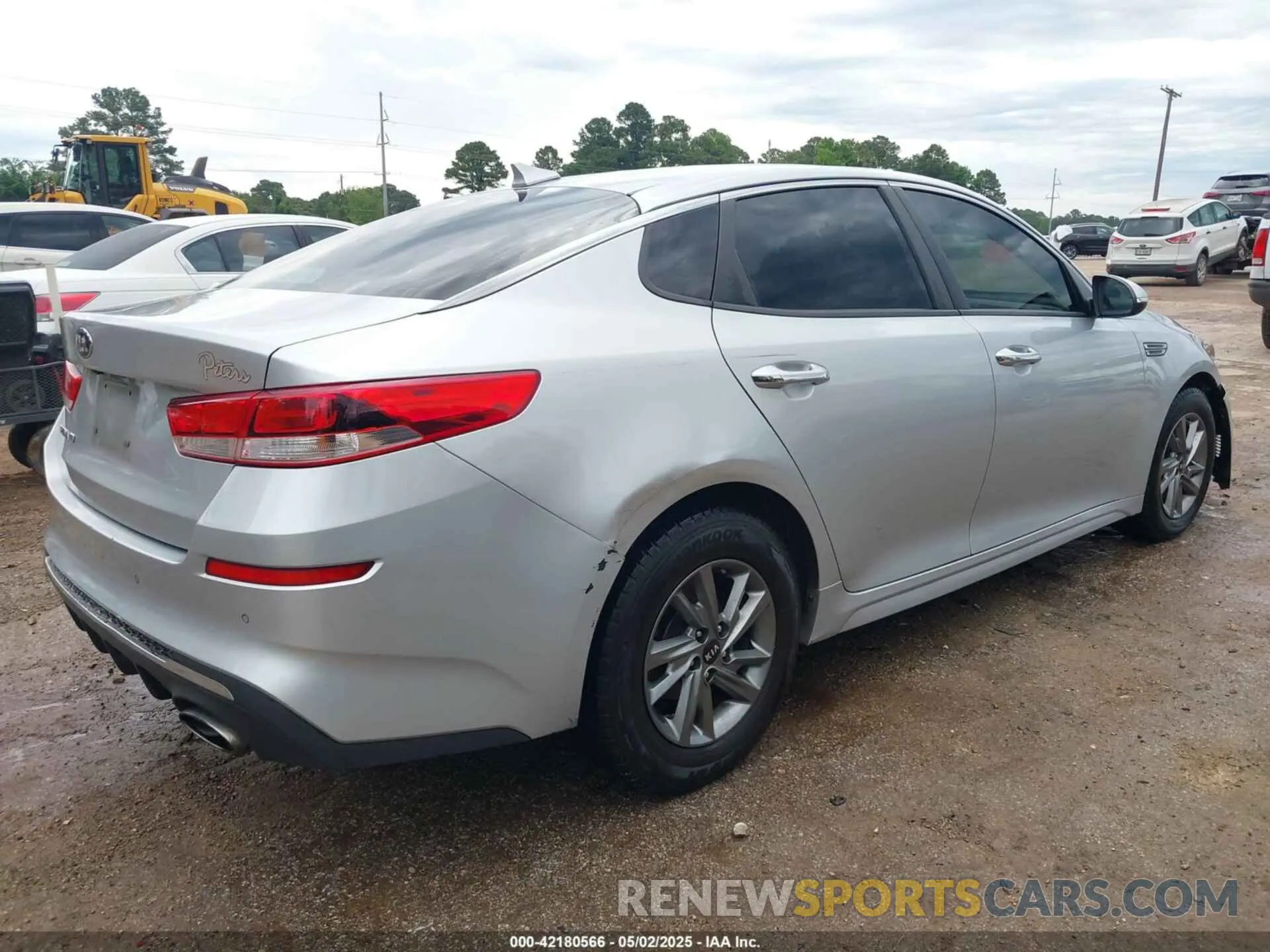 4 Photograph of a damaged car 5XXGT4L38KG342820 KIA OPTIMA 2019