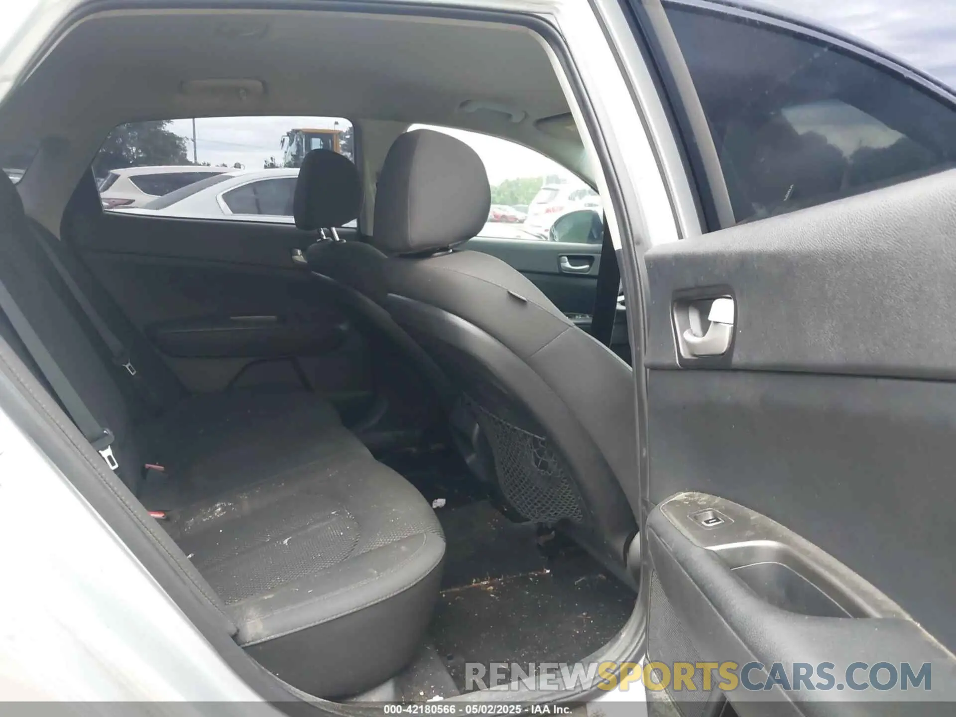8 Photograph of a damaged car 5XXGT4L38KG342820 KIA OPTIMA 2019