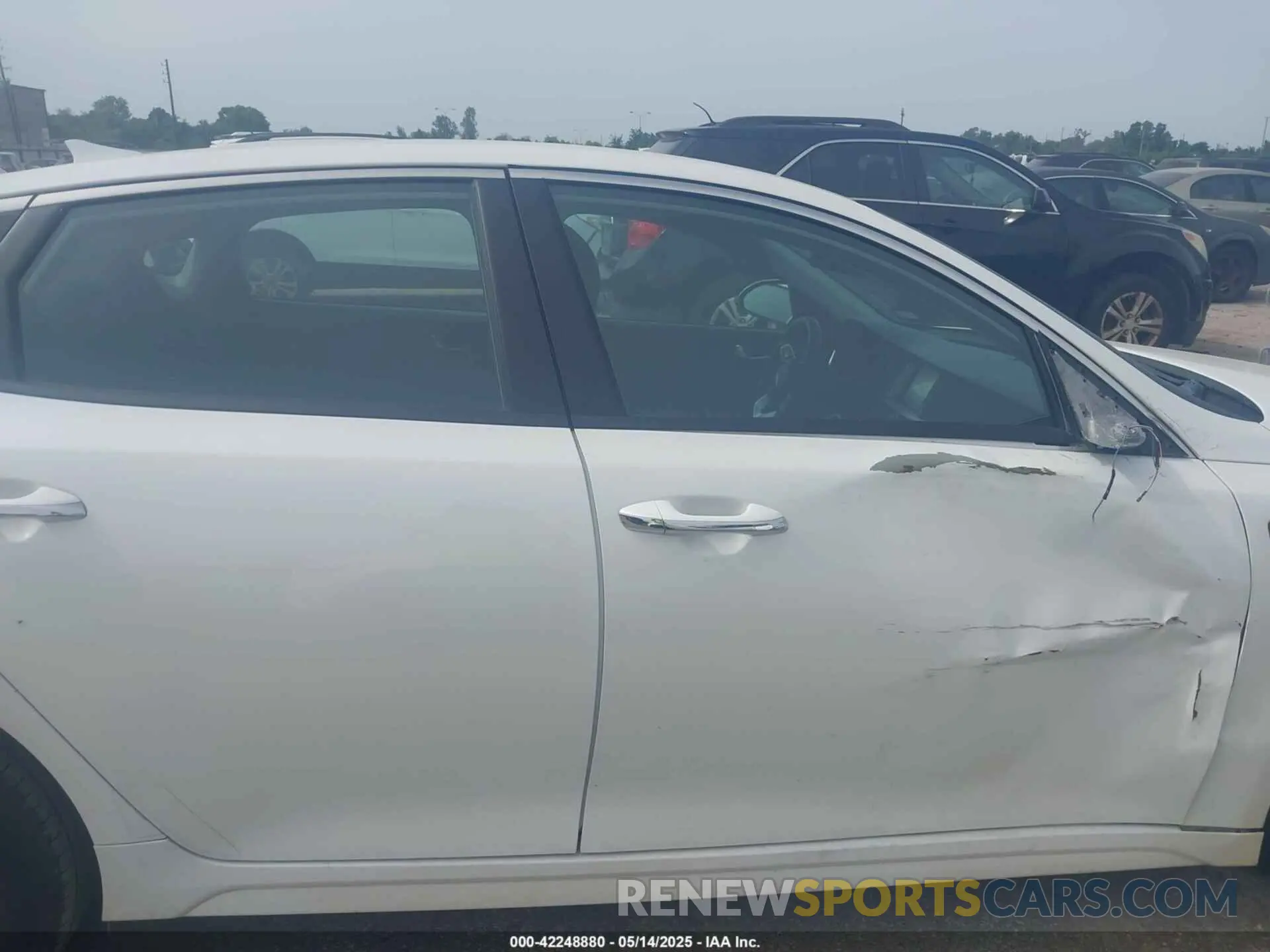13 Photograph of a damaged car 5XXGT4L38KG350626 KIA OPTIMA 2019