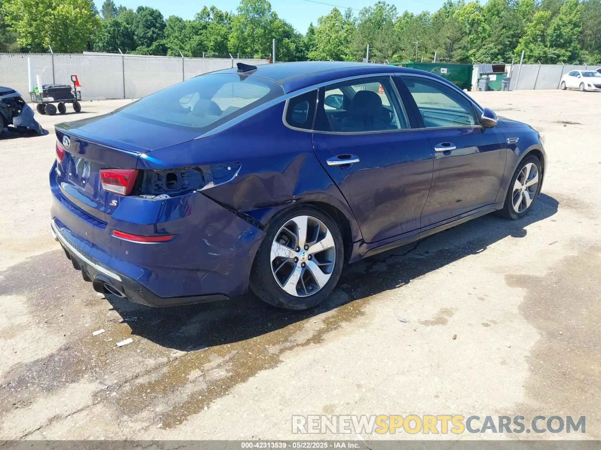 4 Photograph of a damaged car 5XXGT4L38KG359424 KIA OPTIMA 2019