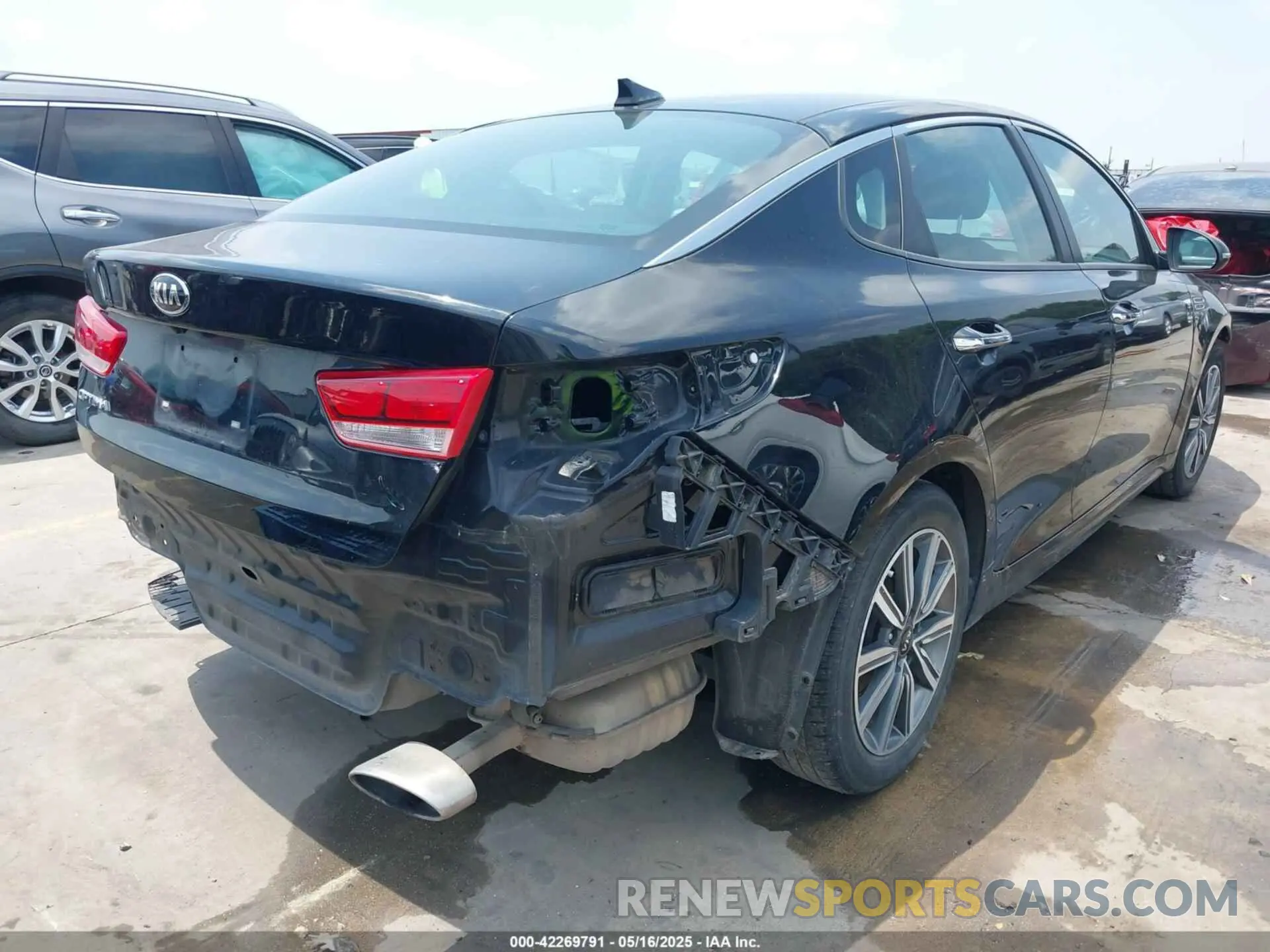 4 Photograph of a damaged car 5XXGT4L38KG375297 KIA OPTIMA 2019