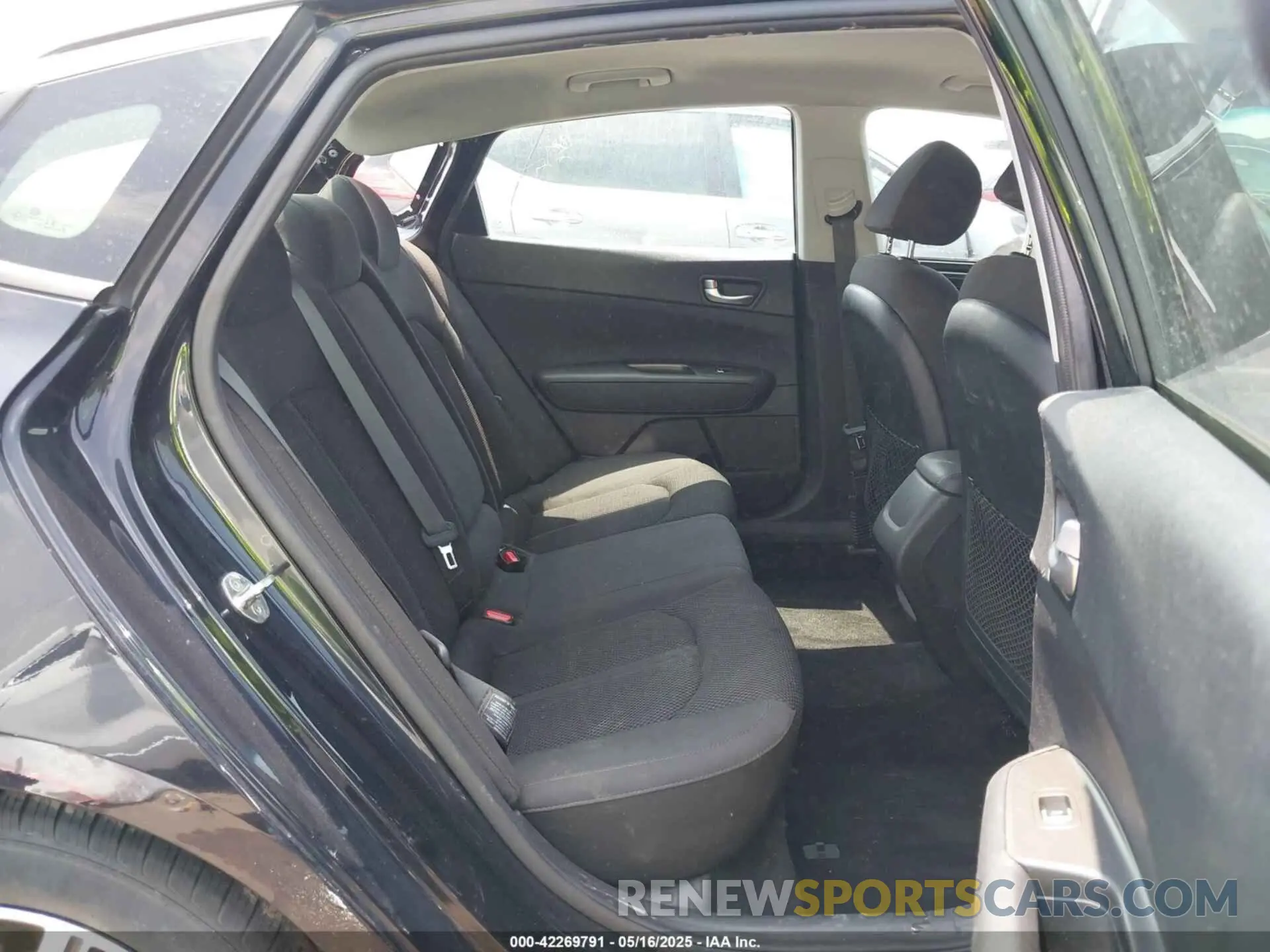 8 Photograph of a damaged car 5XXGT4L38KG375297 KIA OPTIMA 2019
