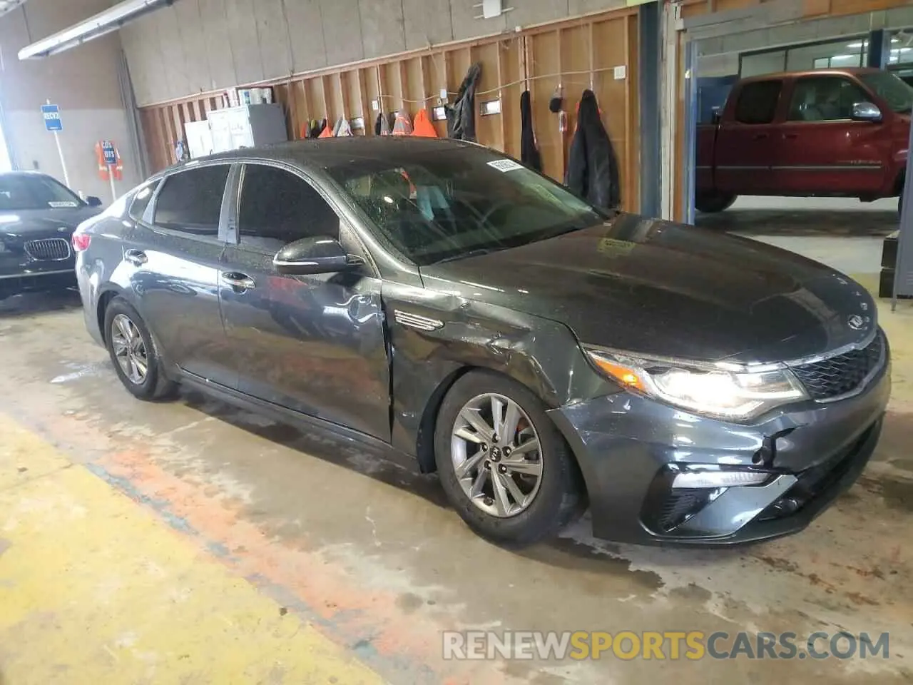 4 Photograph of a damaged car 5XXGT4L38KG378054 KIA OPTIMA 2019