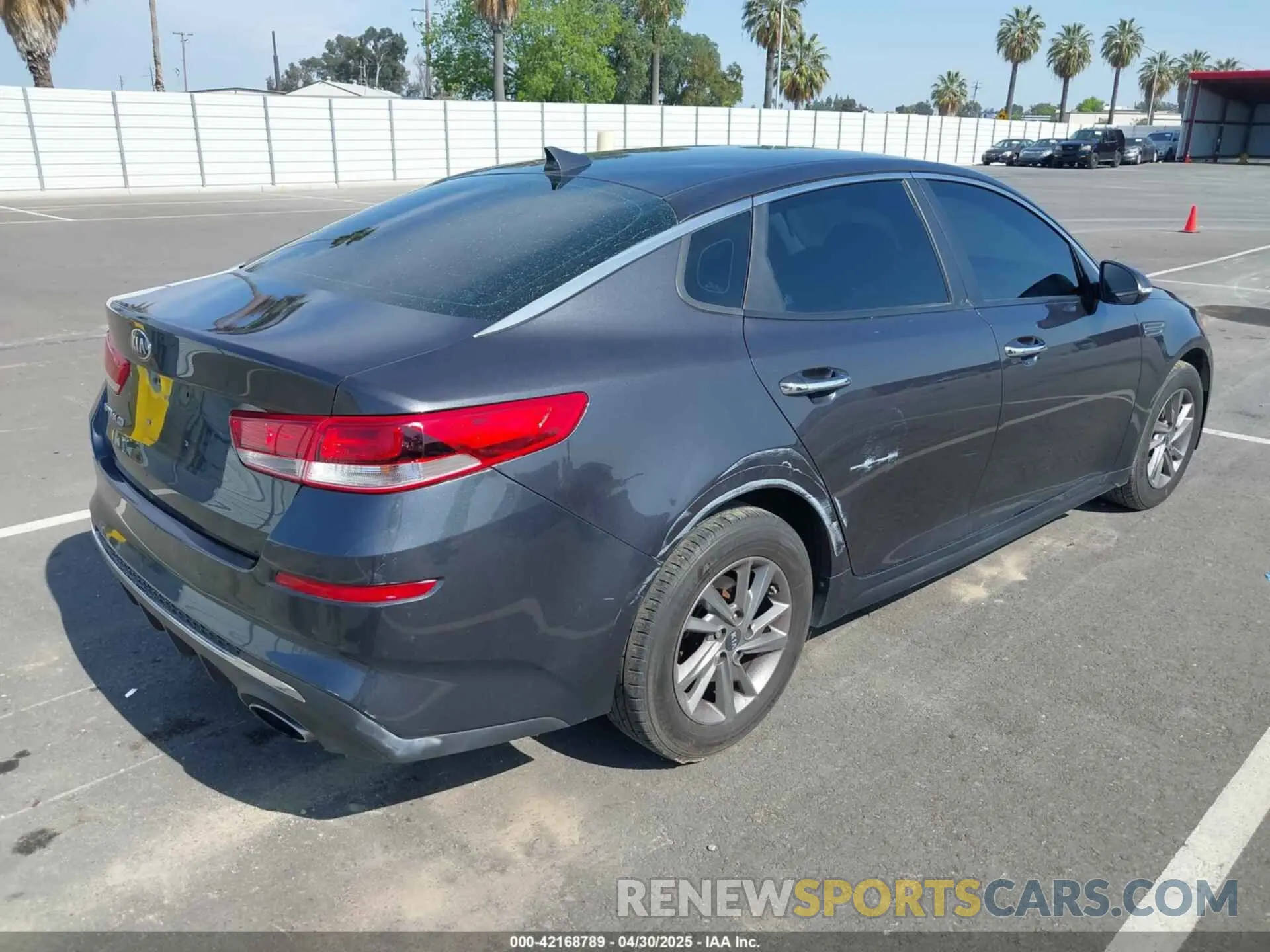 4 Фотография поврежденного автомобиля 5XXGT4L39KG288153 KIA OPTIMA 2019