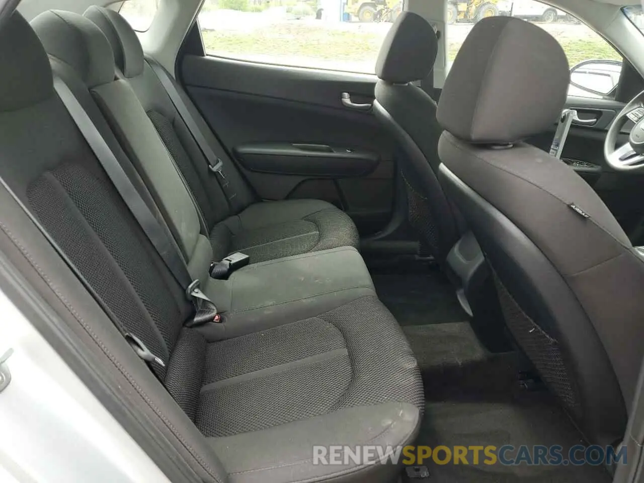 10 Photograph of a damaged car 5XXGT4L39KG293210 KIA OPTIMA 2019