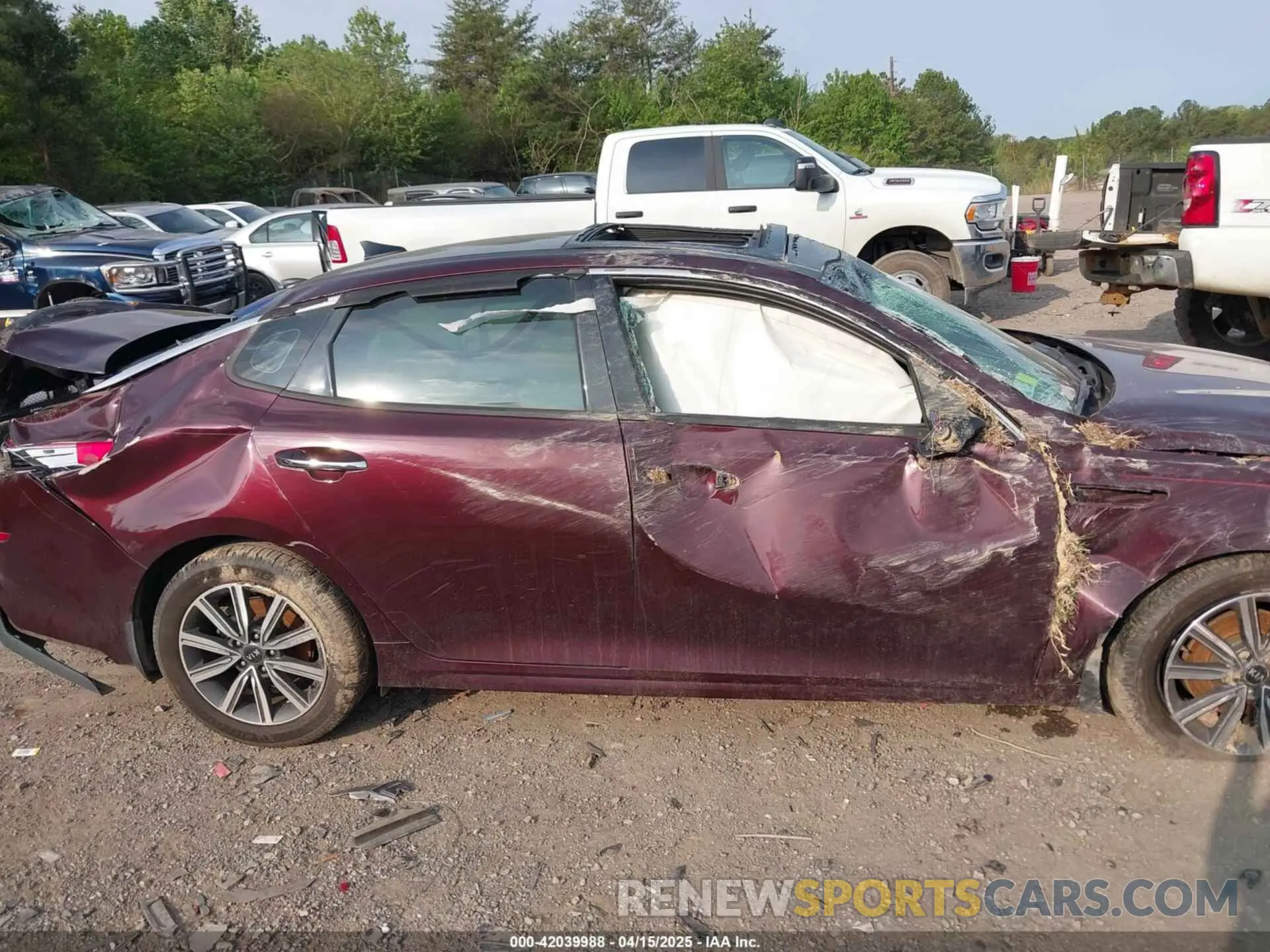 13 Photograph of a damaged car 5XXGT4L39KG315724 KIA OPTIMA 2019