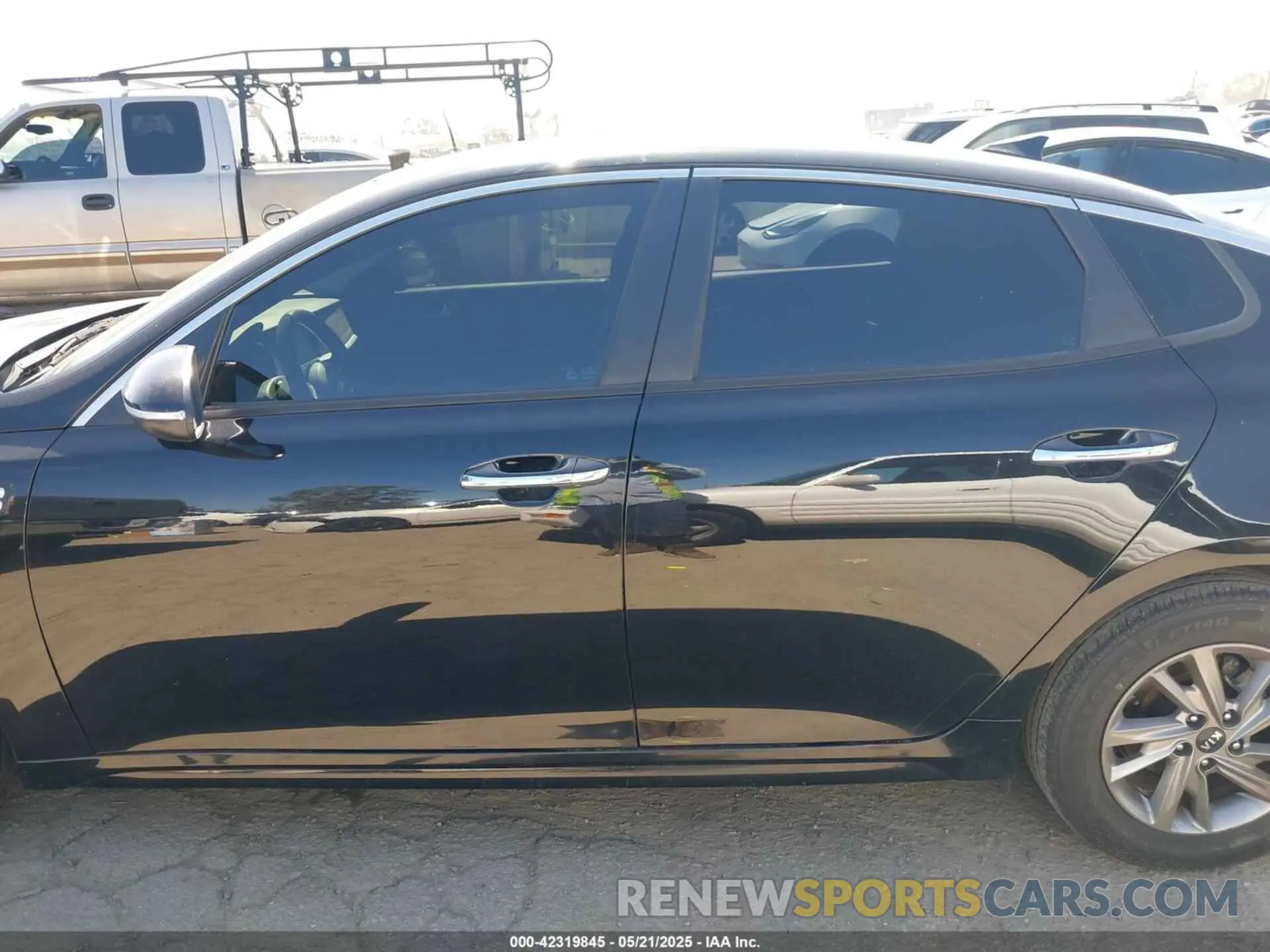 15 Photograph of a damaged car 5XXGT4L39KG324374 KIA OPTIMA 2019