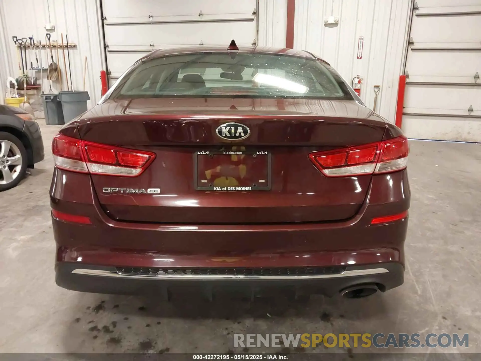 17 Photograph of a damaged car 5XXGT4L39KG332328 KIA OPTIMA 2019