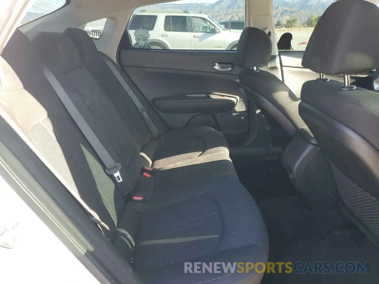 11 Photograph of a damaged car 5XXGT4L39KG333687 KIA OPTIMA 2019