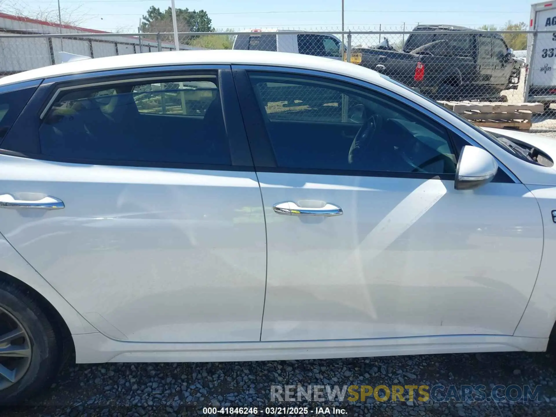 14 Фотография поврежденного автомобиля 5XXGT4L39KG333818 KIA OPTIMA 2019