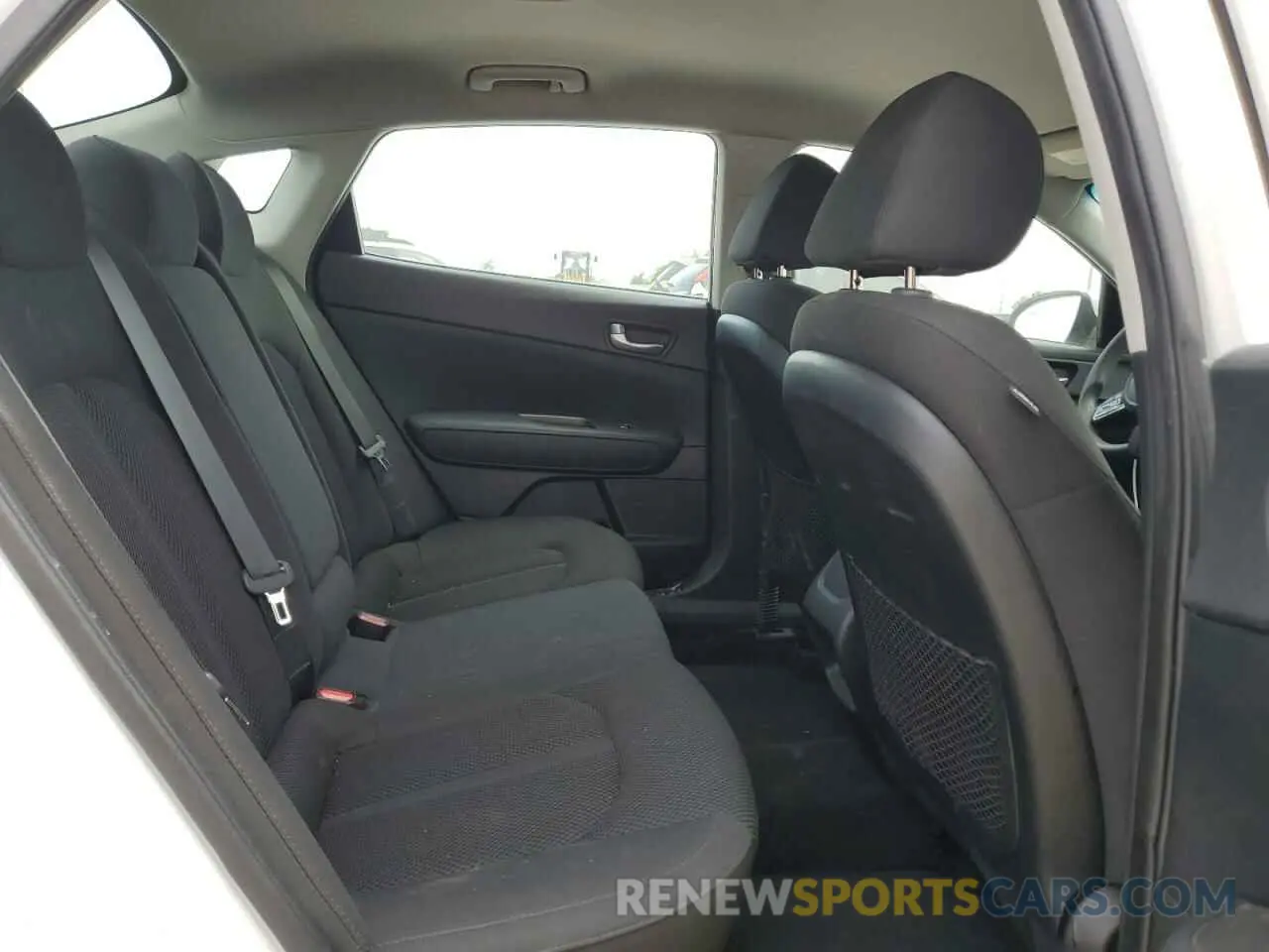 10 Photograph of a damaged car 5XXGT4L39KG337268 KIA OPTIMA 2019
