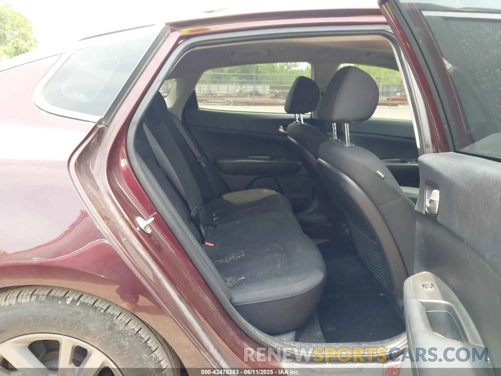 8 Photograph of a damaged car 5XXGT4L39KG343670 KIA OPTIMA 2019