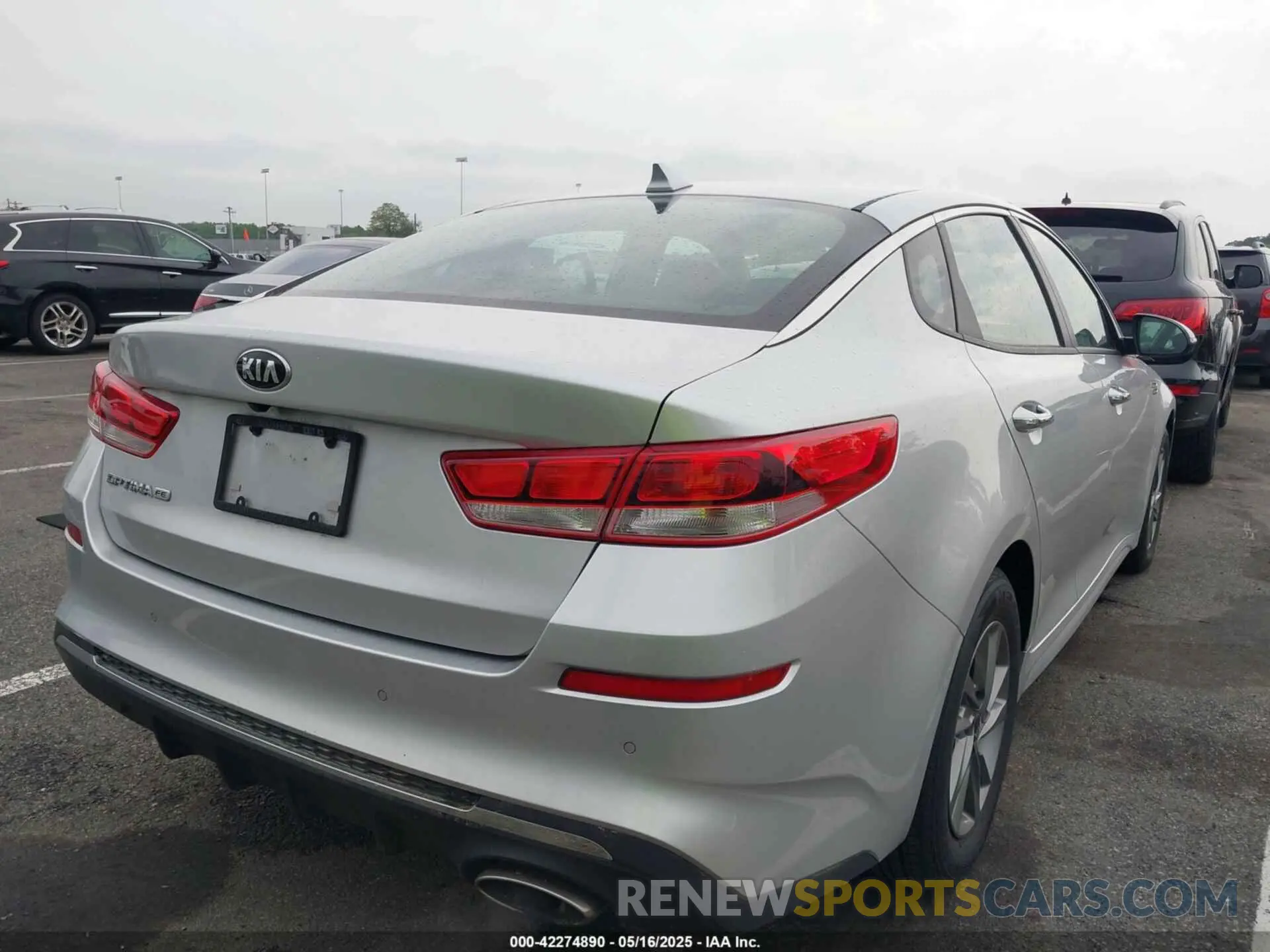 4 Photograph of a damaged car 5XXGT4L39KG350246 KIA OPTIMA 2019