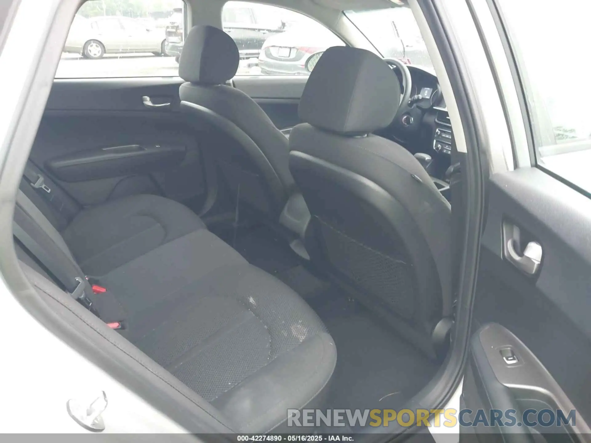 8 Photograph of a damaged car 5XXGT4L39KG350246 KIA OPTIMA 2019