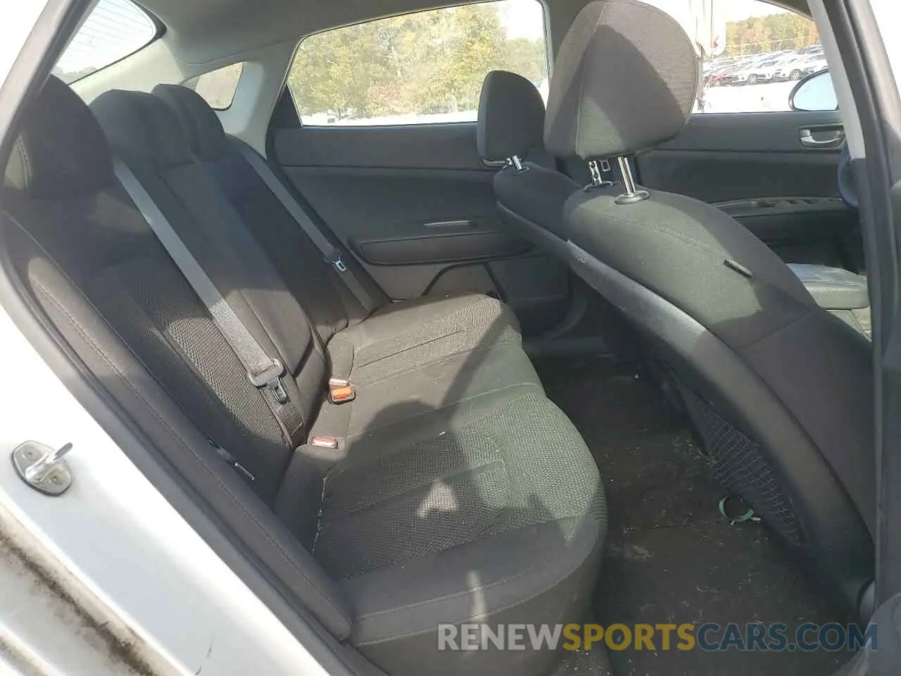 10 Photograph of a damaged car 5XXGT4L39KG358993 KIA OPTIMA 2019