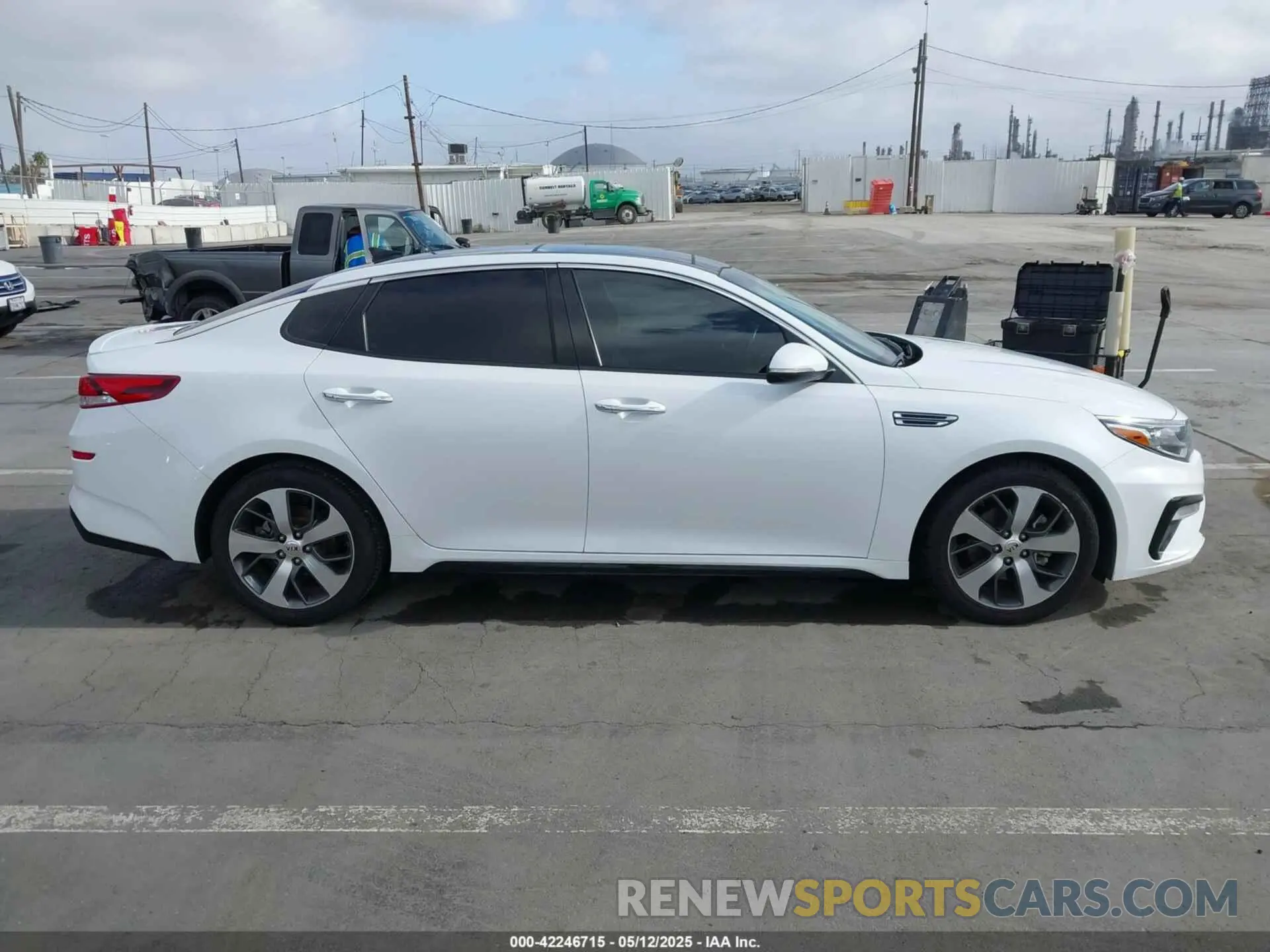 13 Photograph of a damaged car 5XXGT4L39KG363899 KIA OPTIMA 2019