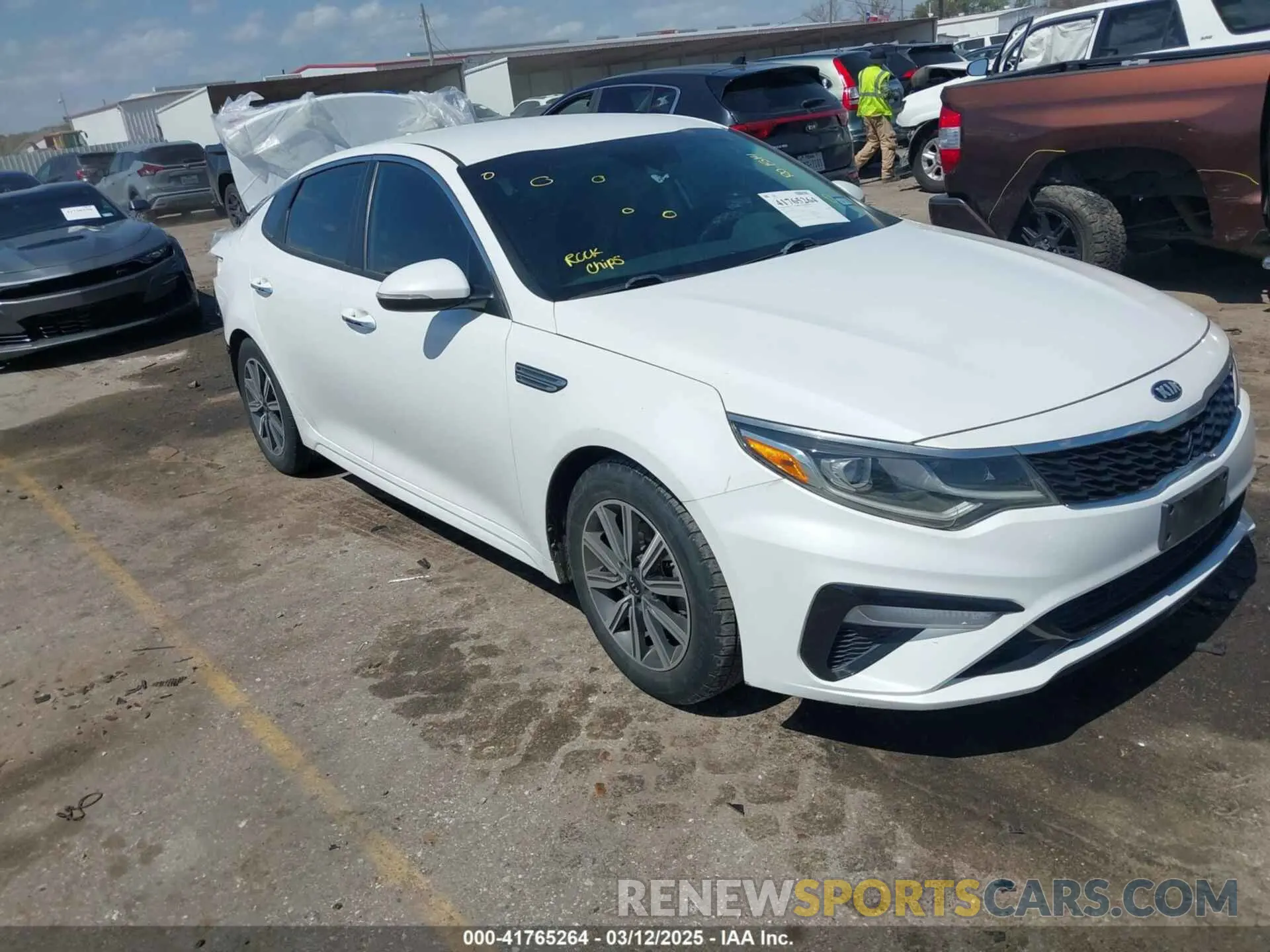 1 Photograph of a damaged car 5XXGT4L39KG374935 KIA OPTIMA 2019
