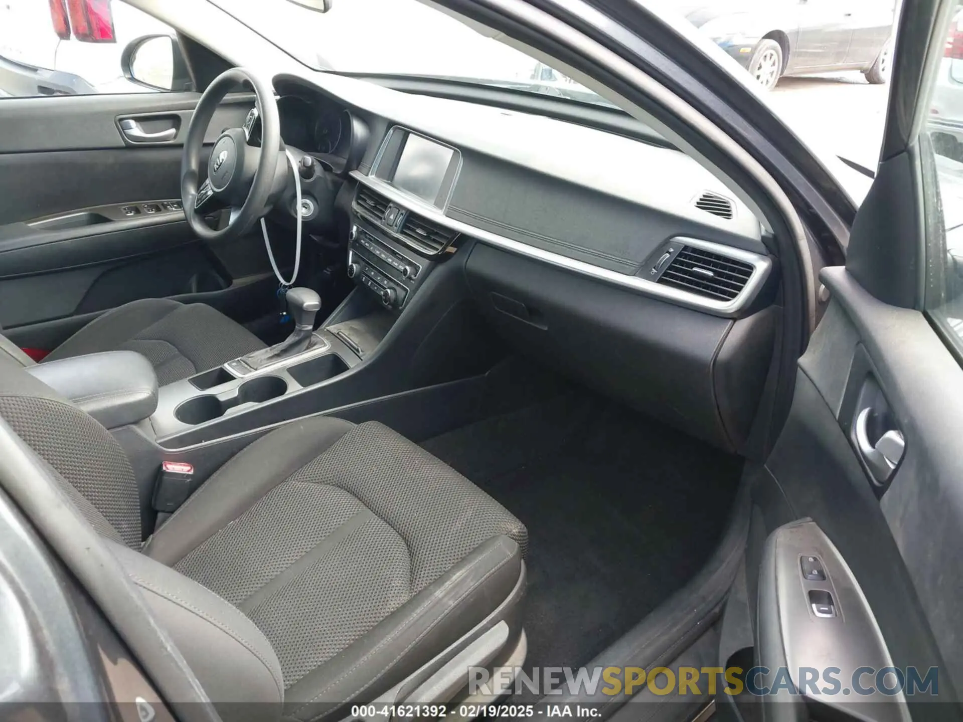 5 Photograph of a damaged car 5XXGT4L39KG377723 KIA OPTIMA 2019