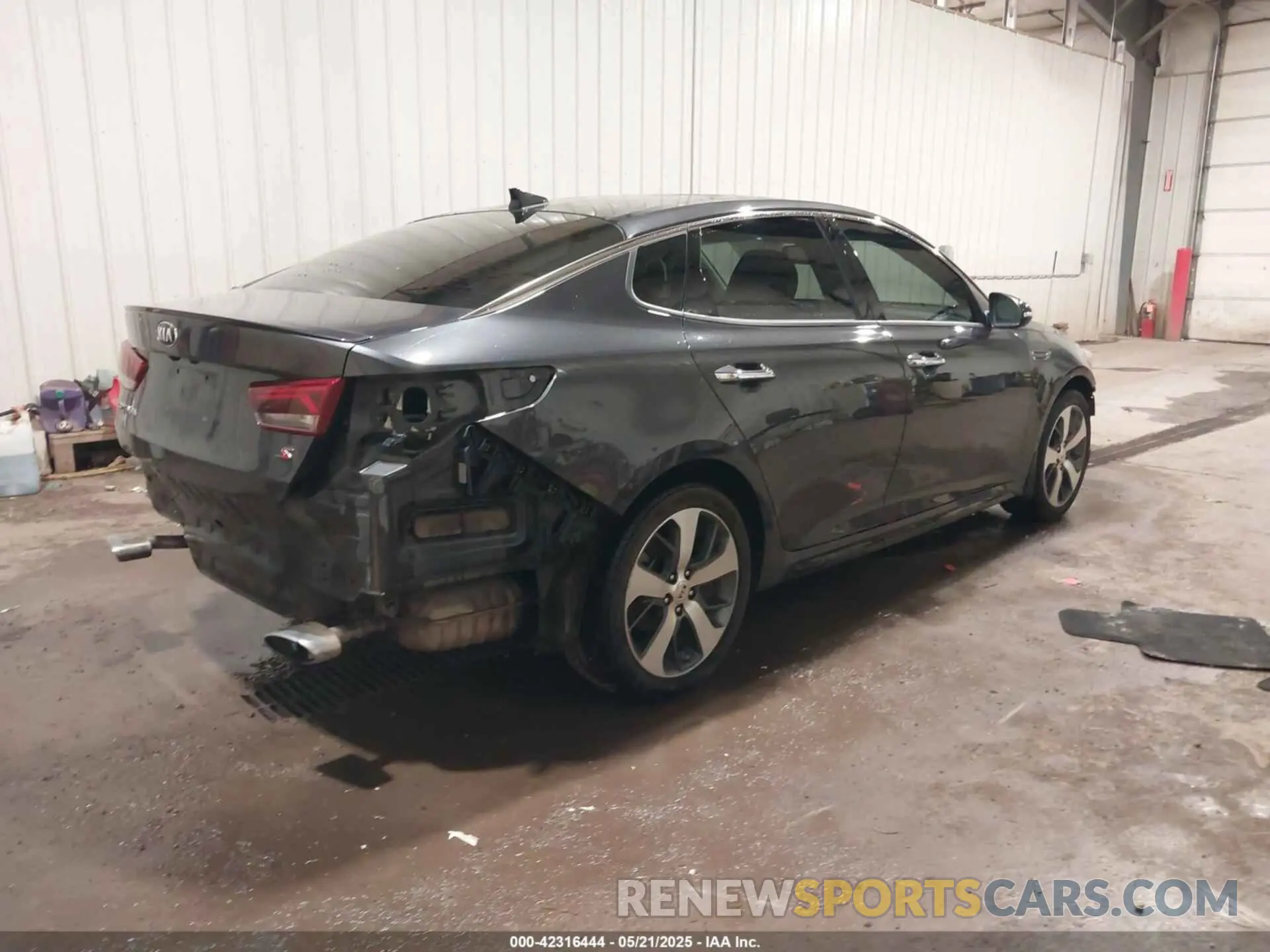 4 Фотография поврежденного автомобиля 5XXGT4L3XKG282555 KIA OPTIMA 2019