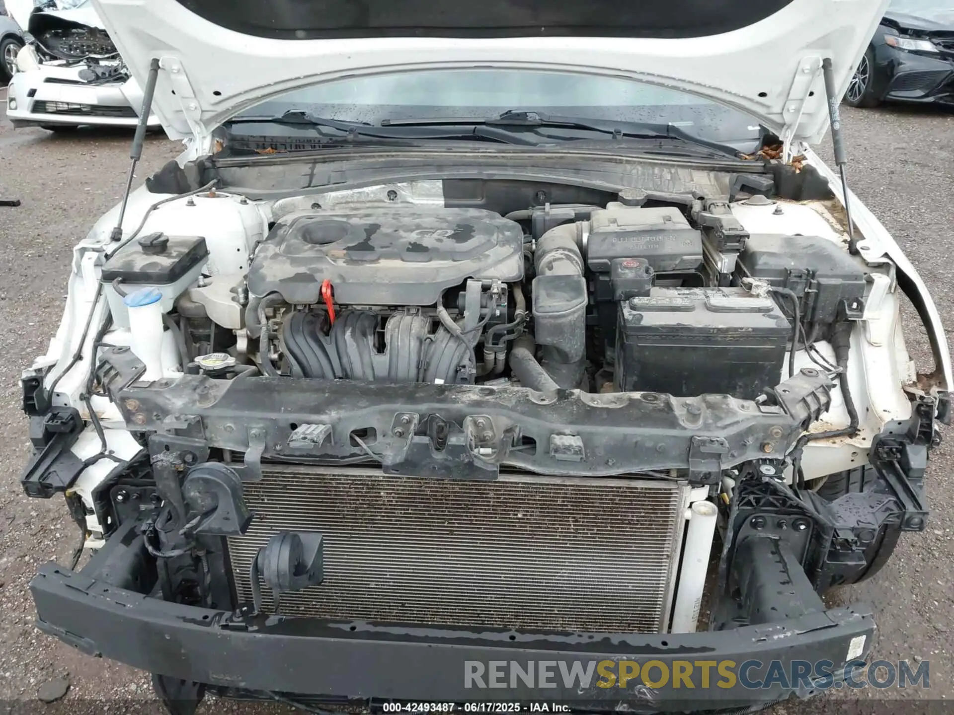 10 Photograph of a damaged car 5XXGT4L3XKG335769 KIA OPTIMA 2019