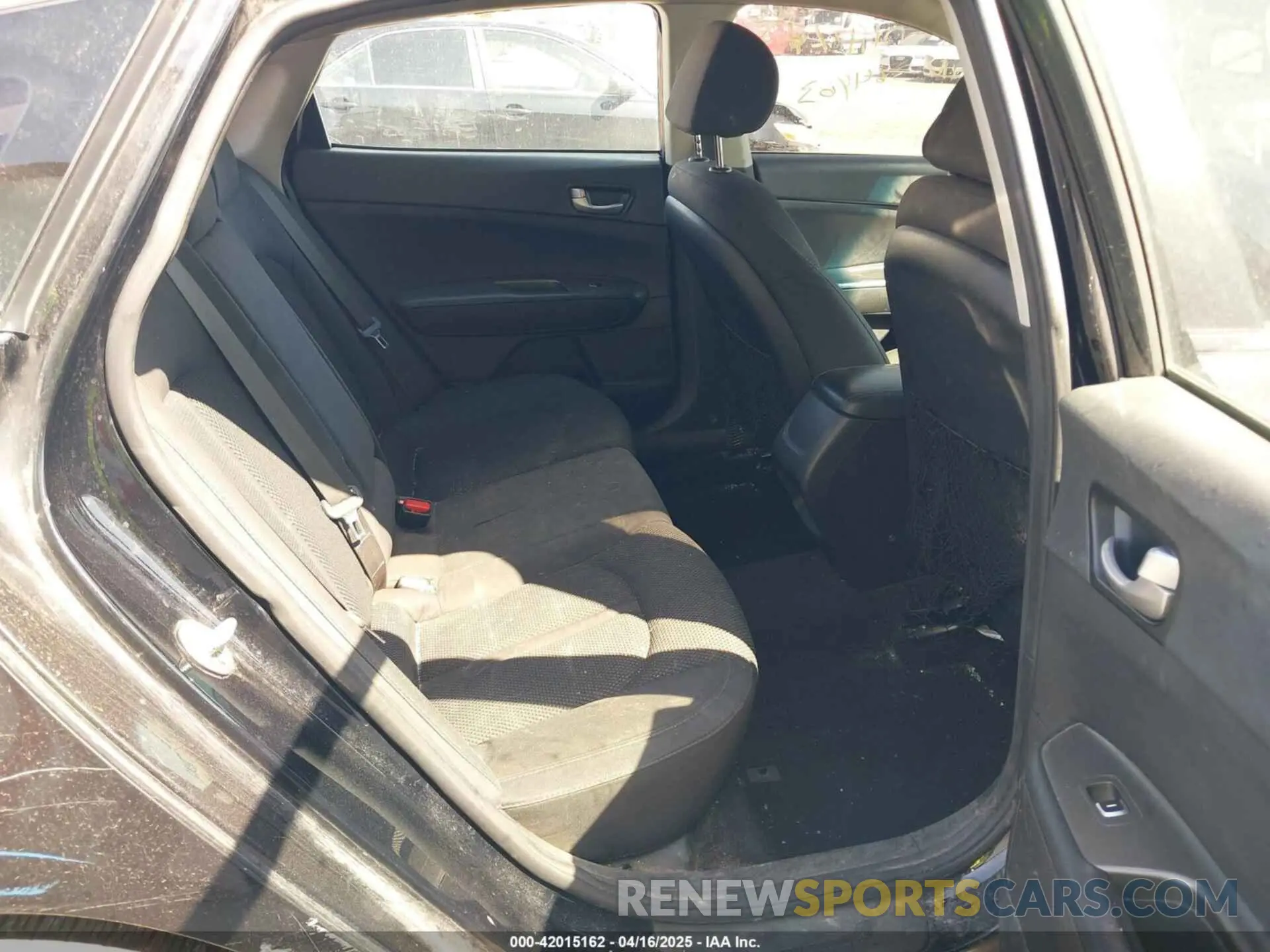 8 Photograph of a damaged car 5XXGT4L3XKG364463 KIA OPTIMA 2019