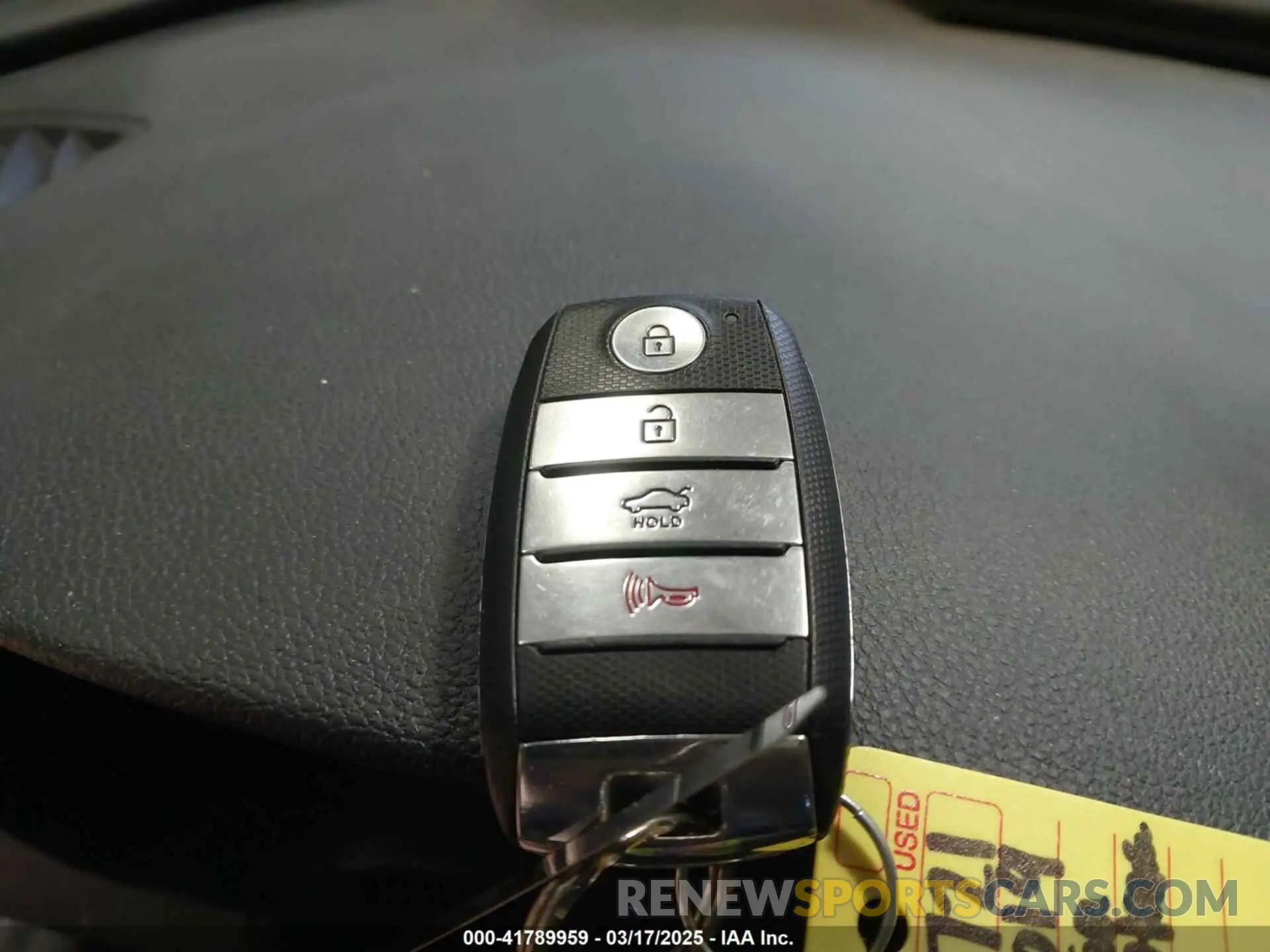 11 Photograph of a damaged car 5XXGU4L15KG298304 KIA OPTIMA 2019
