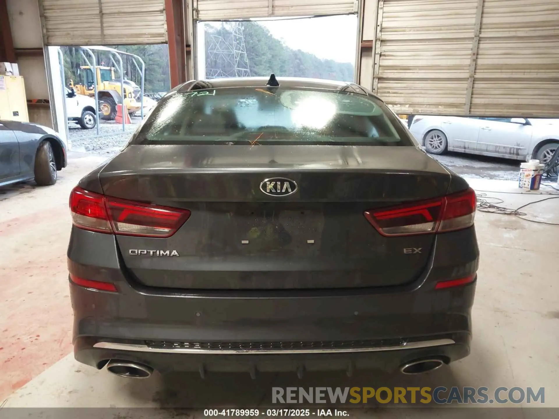 16 Photograph of a damaged car 5XXGU4L15KG298304 KIA OPTIMA 2019