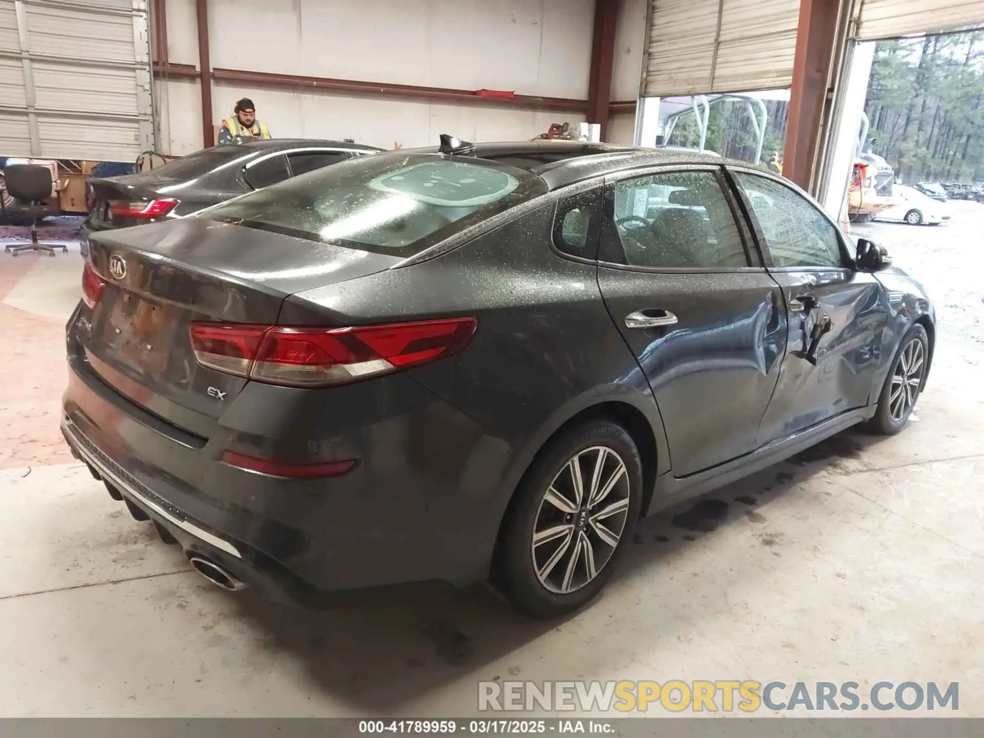 4 Photograph of a damaged car 5XXGU4L15KG298304 KIA OPTIMA 2019