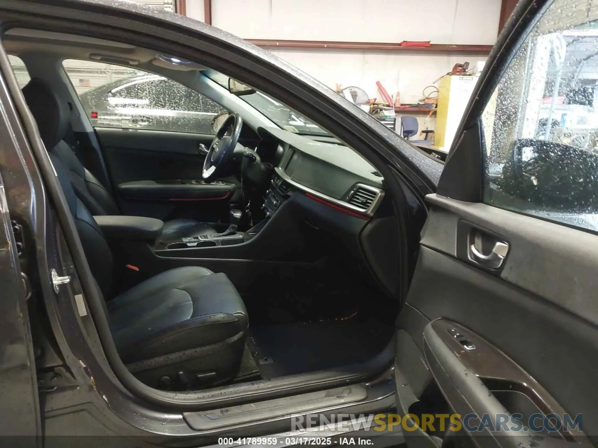 5 Photograph of a damaged car 5XXGU4L15KG298304 KIA OPTIMA 2019