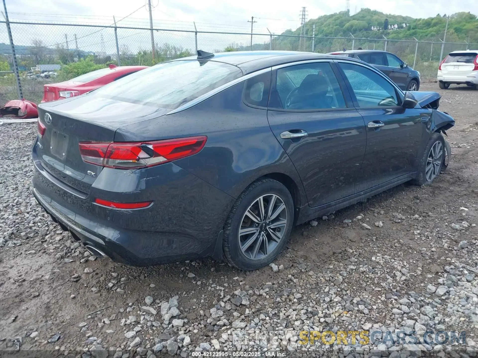 4 Photograph of a damaged car 5XXGU4L15KG318728 KIA OPTIMA 2019