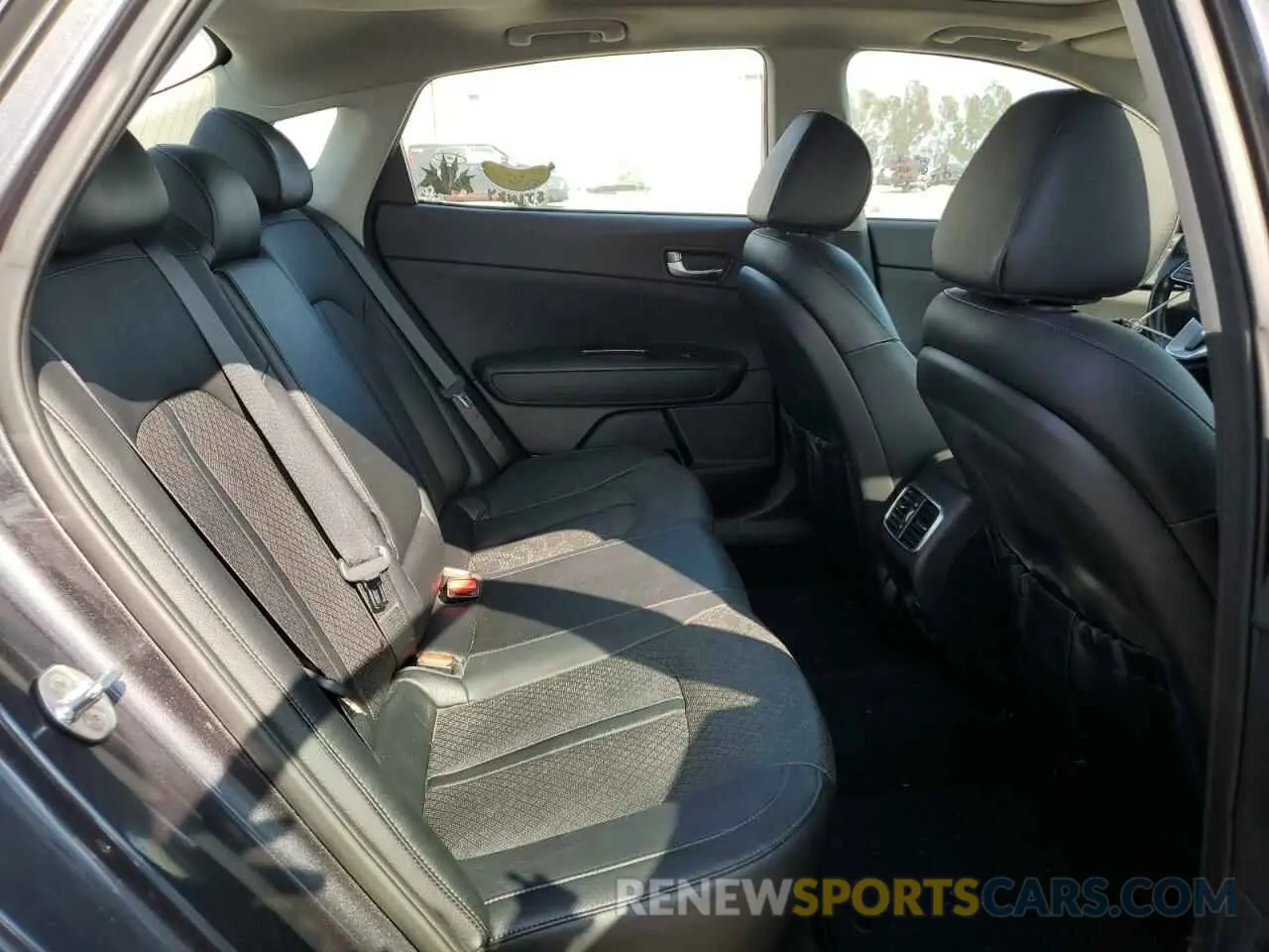 10 Photograph of a damaged car 5XXGU4L16KG307172 KIA OPTIMA 2019