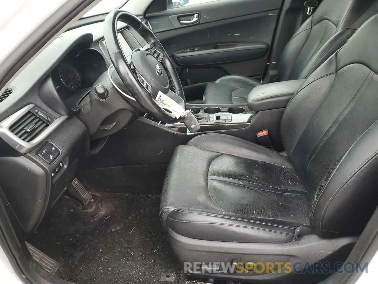 7 Photograph of a damaged car 5XXGU4L17KG315670 KIA OPTIMA 2019