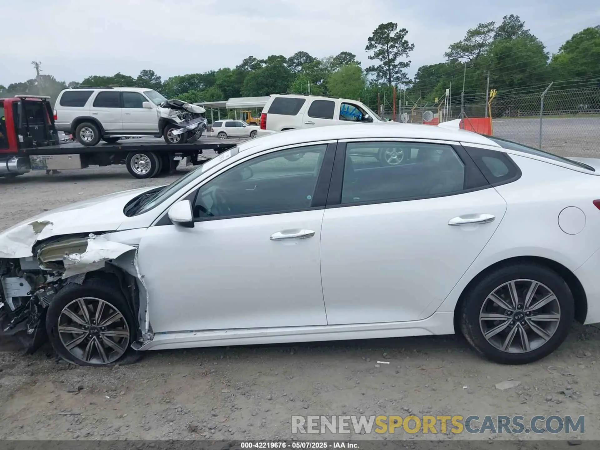 14 Photograph of a damaged car 5XXGU4L18KG286177 KIA OPTIMA 2019