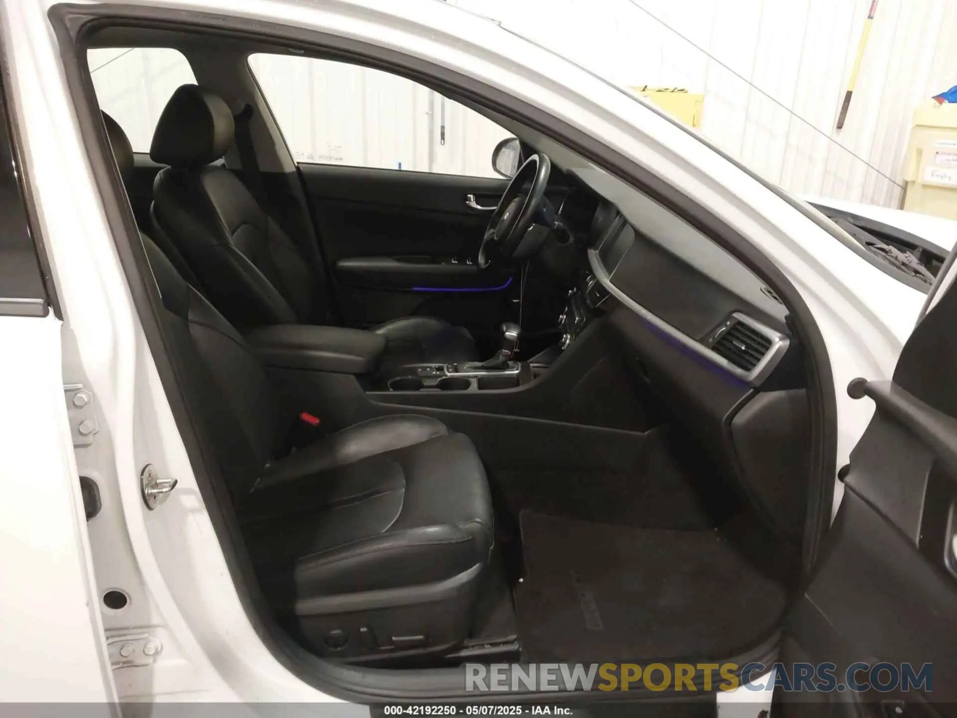 5 Photograph of a damaged car 5XXGU4L18KG314561 KIA OPTIMA 2019