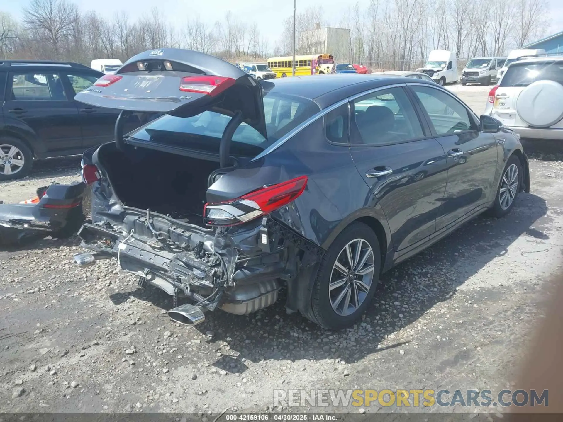 4 Photograph of a damaged car 5XXGU4L19KG307229 KIA OPTIMA 2019