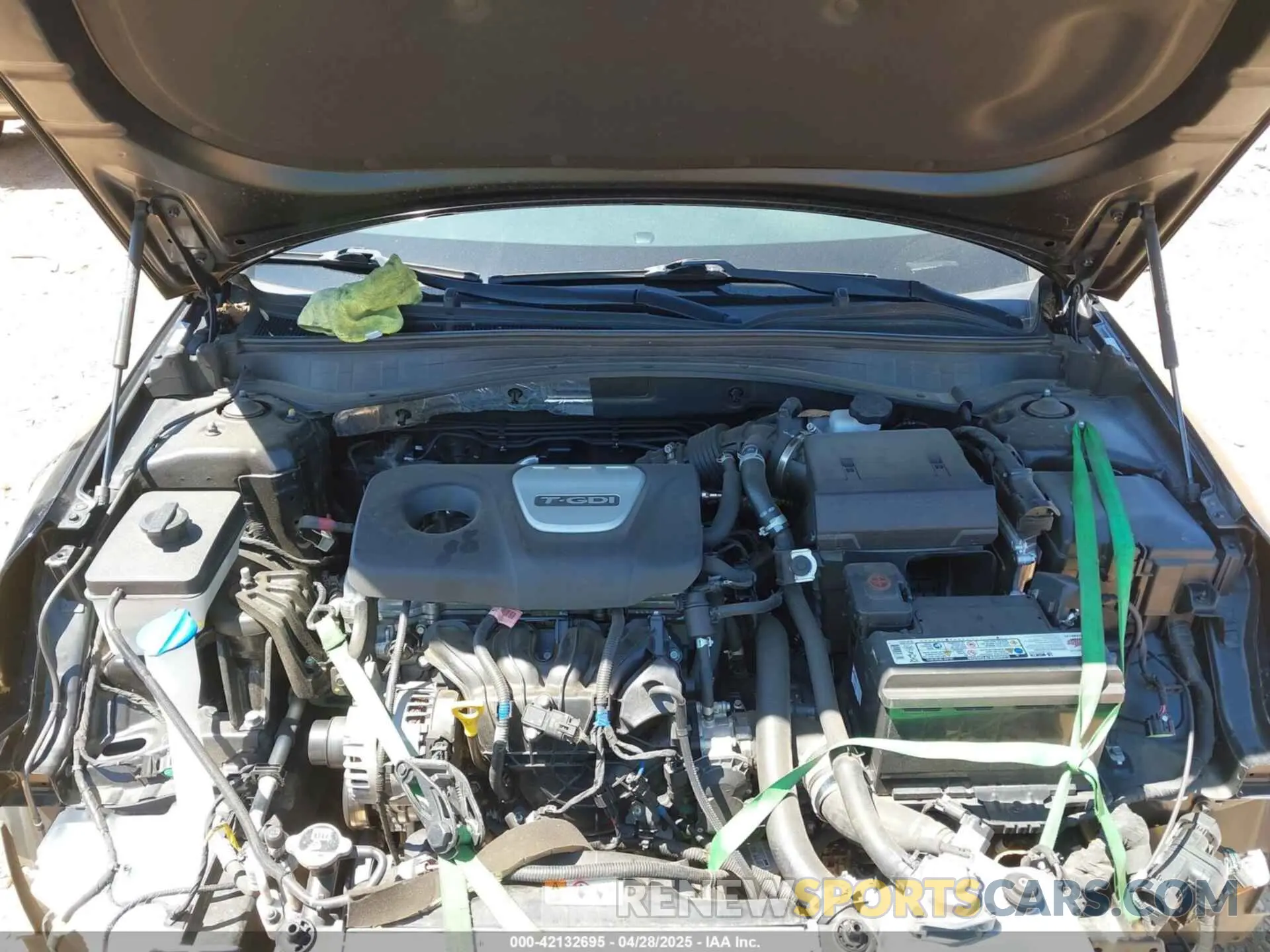 10 Photograph of a damaged car 5XXGU4L1XKG373613 KIA OPTIMA 2019