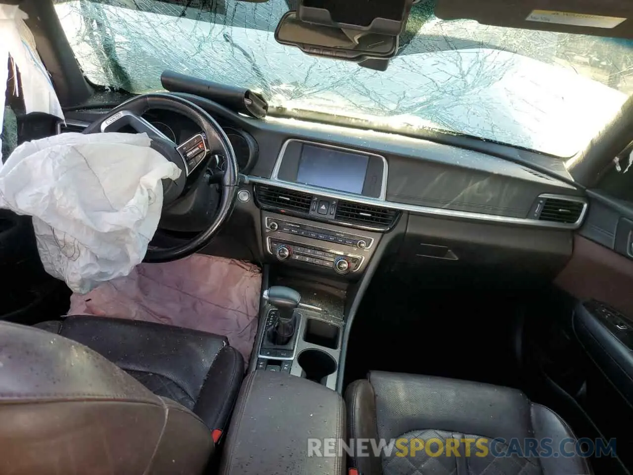 8 Photograph of a damaged car 5XXGV4L23KG326672 KIA OPTIMA 2019