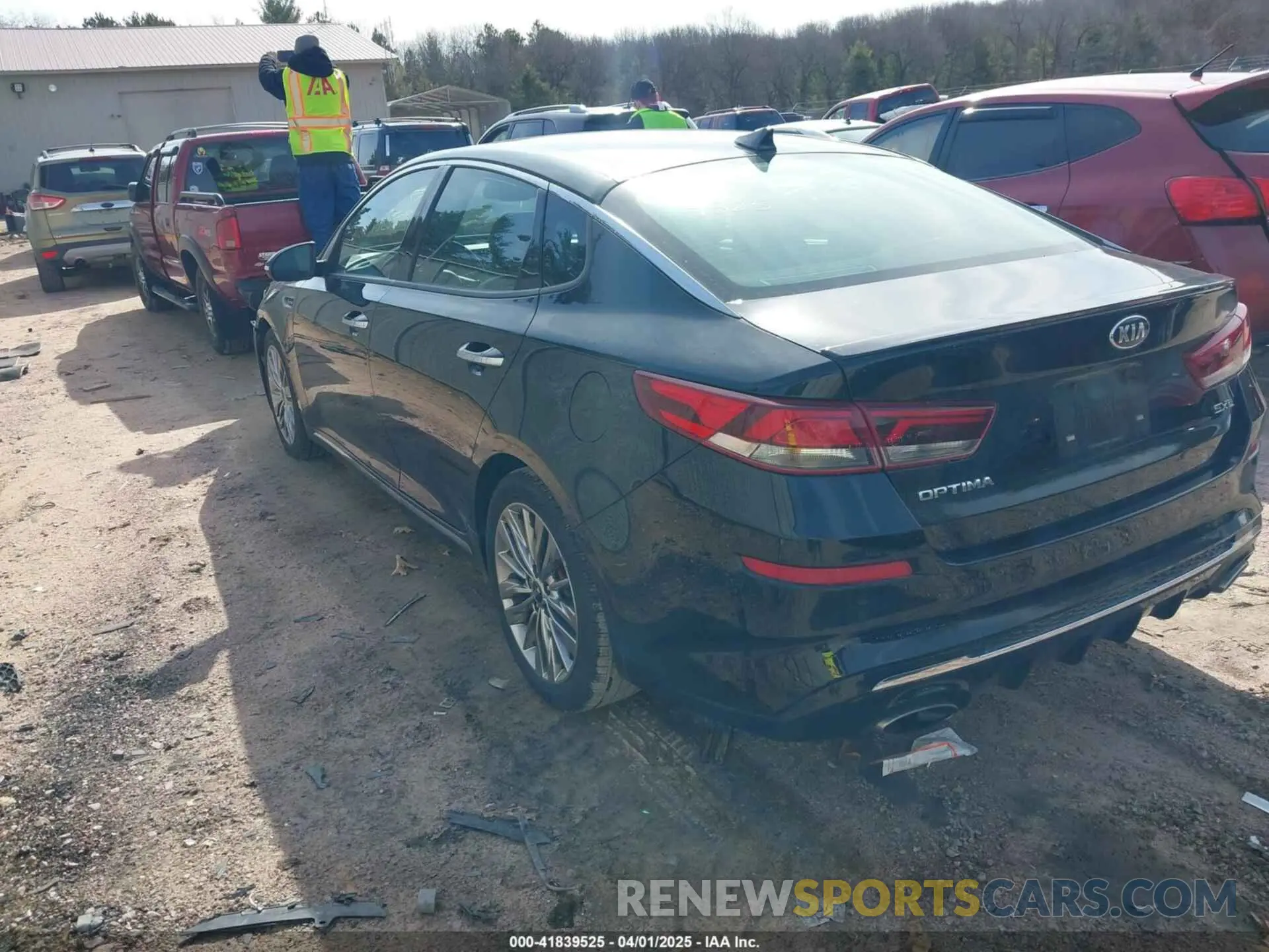 3 Photograph of a damaged car 5XXGV4L24KG351533 KIA OPTIMA 2019