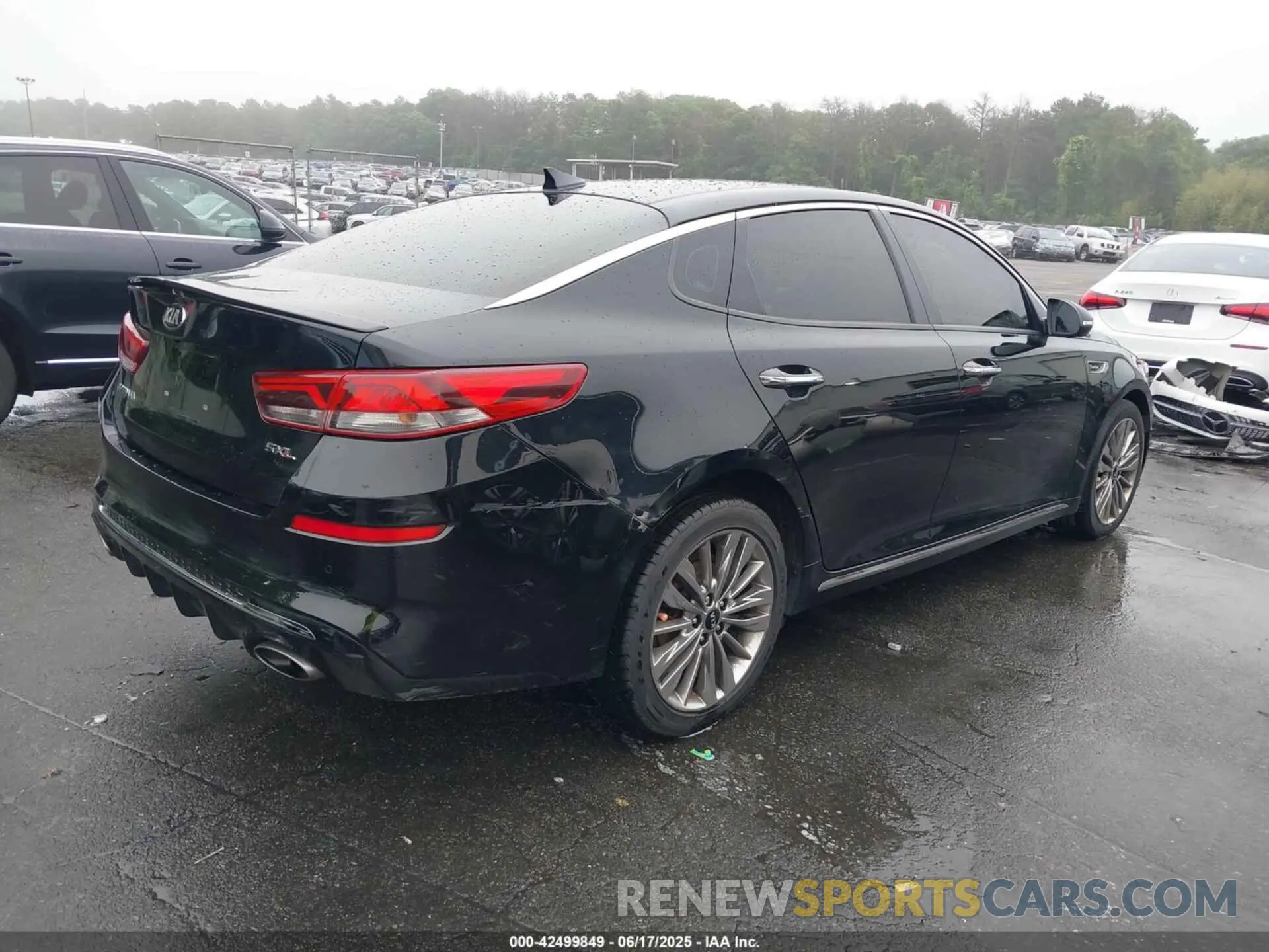 4 Photograph of a damaged car 5XXGV4L28KG306871 KIA OPTIMA 2019