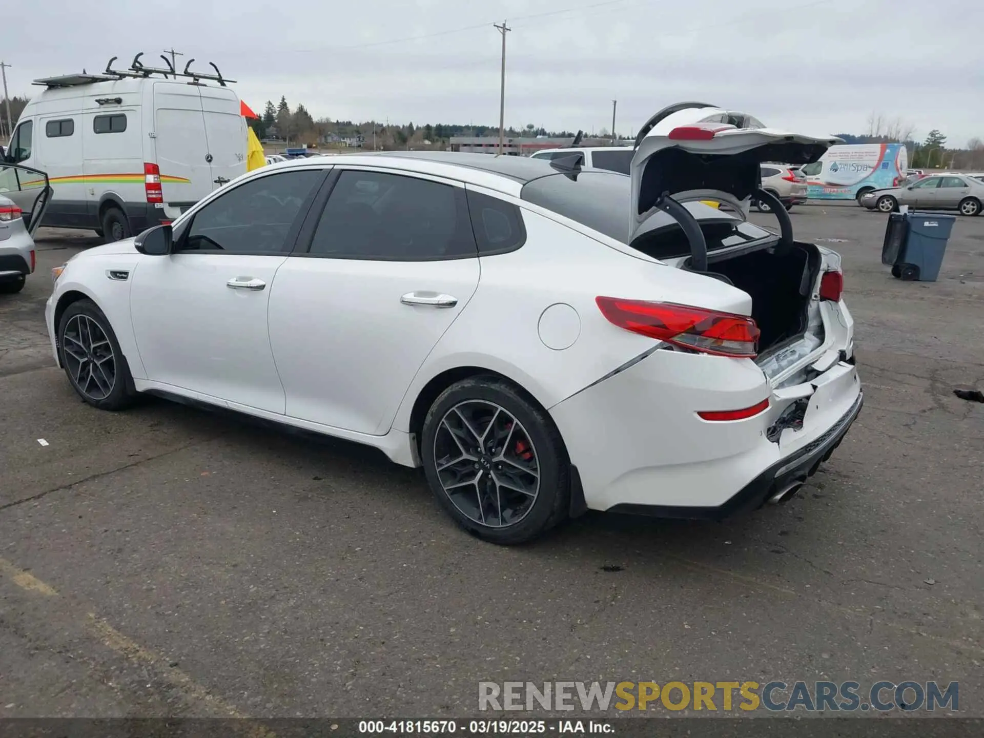 3 Photograph of a damaged car 5XXGW4L24KG313474 KIA OPTIMA 2019