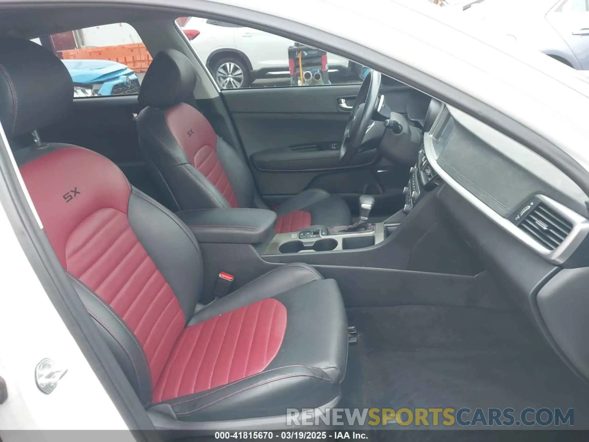 5 Photograph of a damaged car 5XXGW4L24KG313474 KIA OPTIMA 2019
