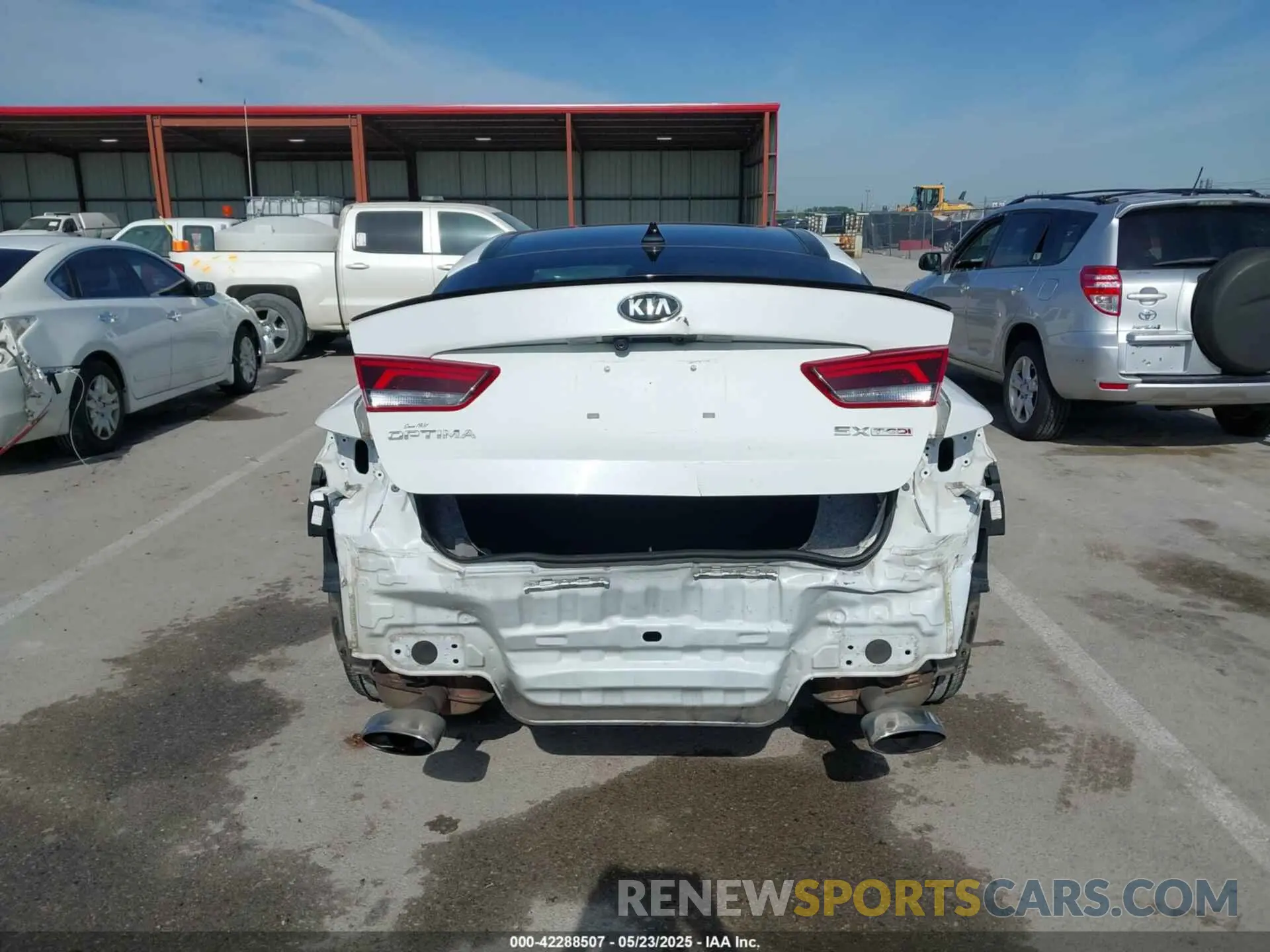 17 Photograph of a damaged car 5XXGW4L2XKG361934 KIA OPTIMA 2019