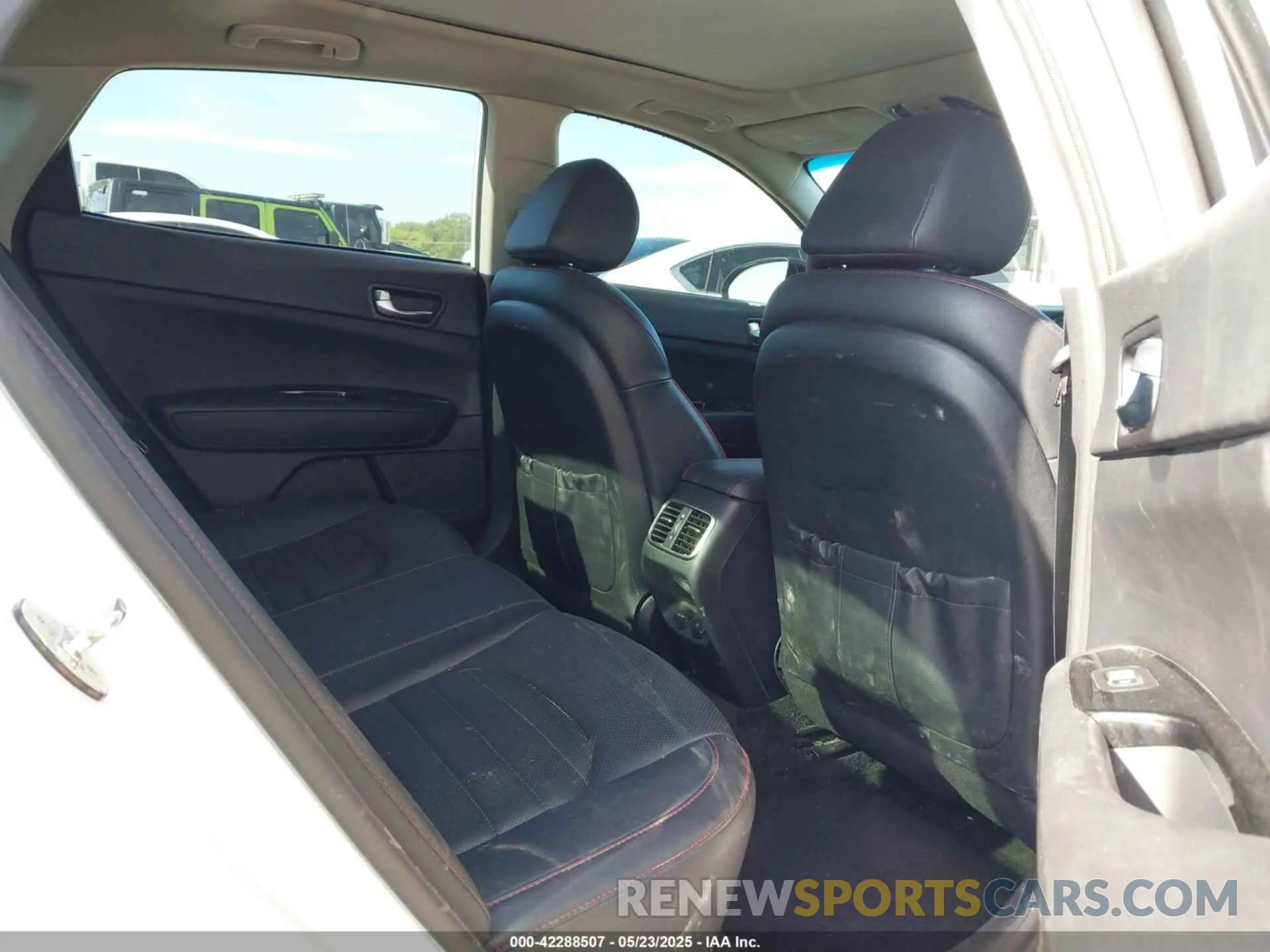 8 Photograph of a damaged car 5XXGW4L2XKG361934 KIA OPTIMA 2019