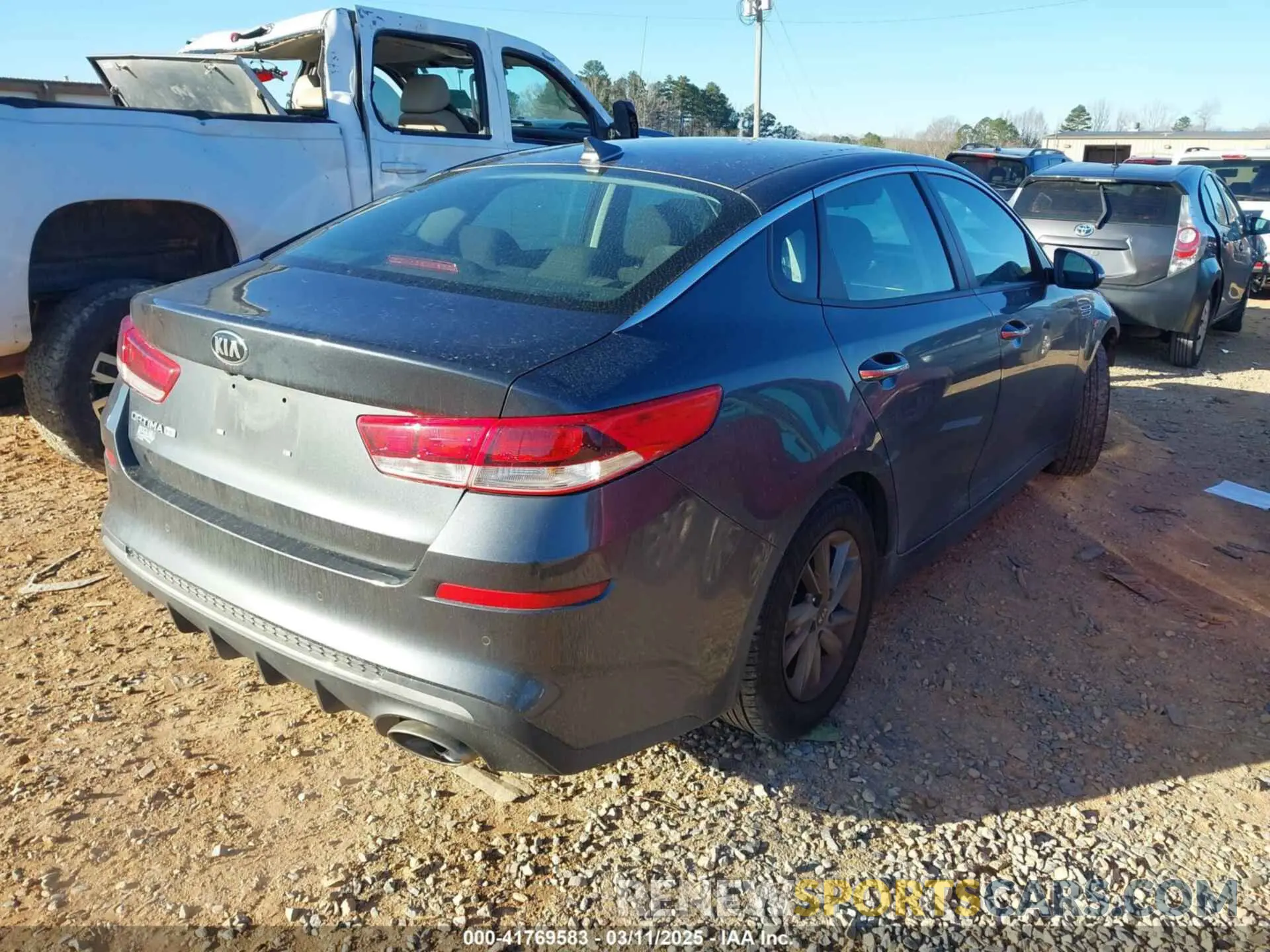 4 Photograph of a damaged car 5XXGT4L30LG436580 KIA OPTIMA 2020