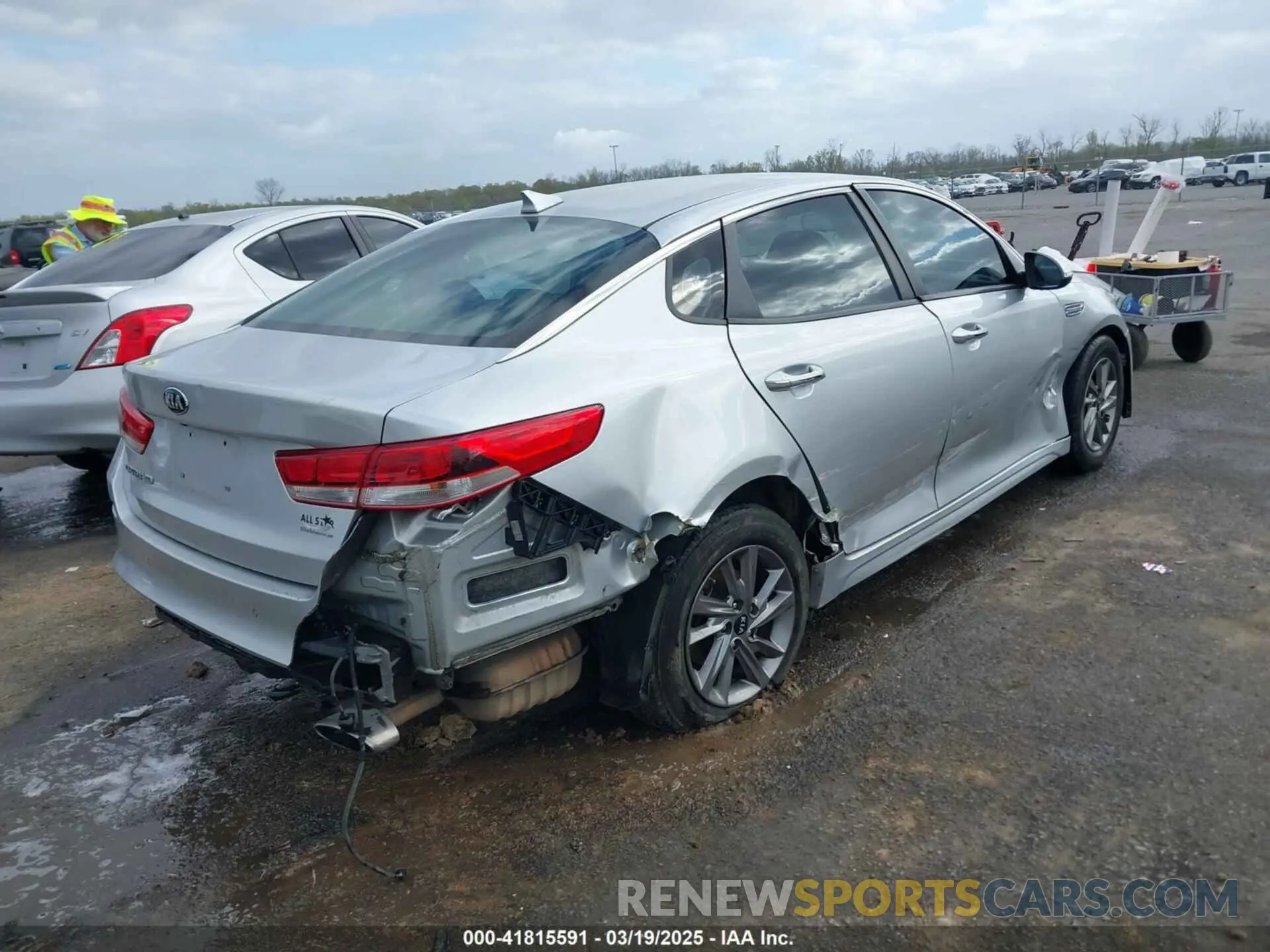 4 Фотография поврежденного автомобиля 5XXGT4L31LG380858 KIA OPTIMA 2020