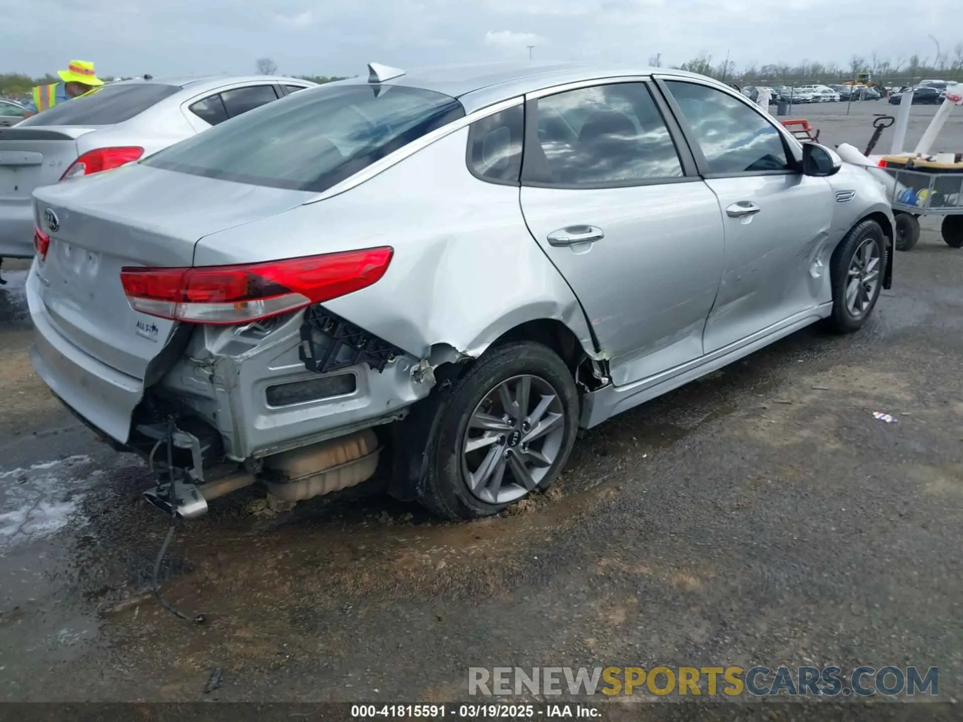 6 Фотография поврежденного автомобиля 5XXGT4L31LG380858 KIA OPTIMA 2020
