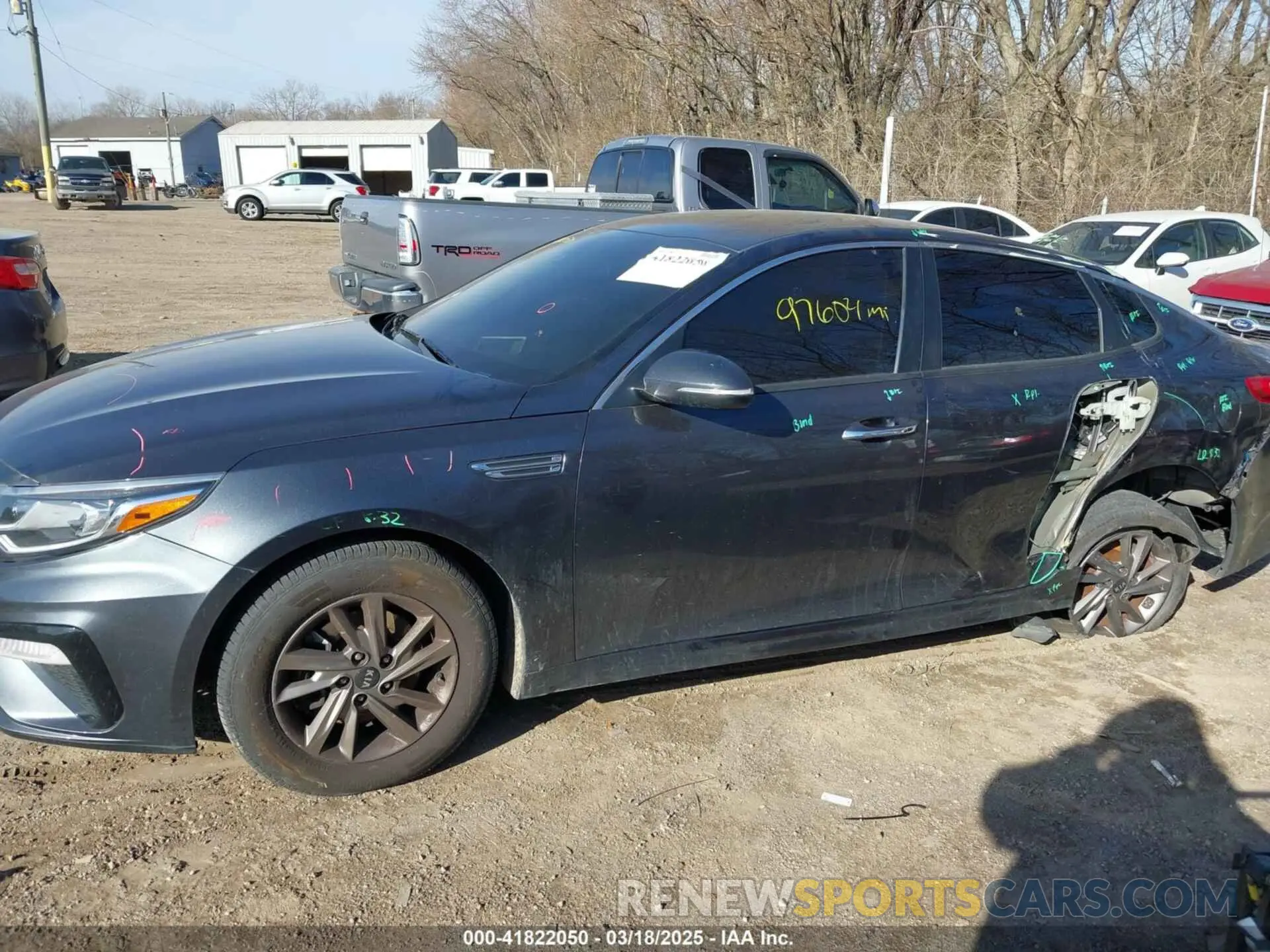 14 Photograph of a damaged car 5XXGT4L31LG384991 KIA OPTIMA 2020