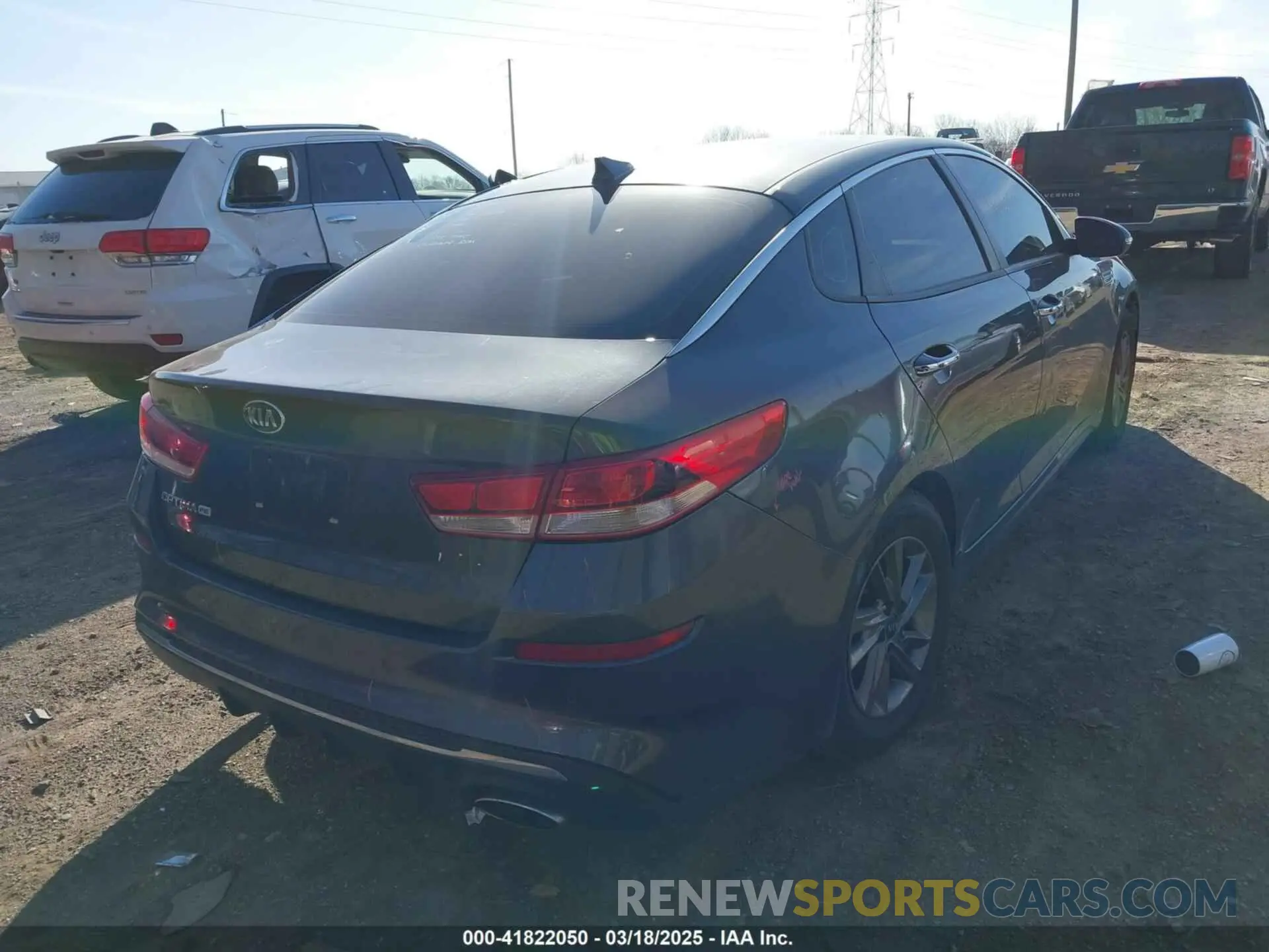 4 Photograph of a damaged car 5XXGT4L31LG384991 KIA OPTIMA 2020